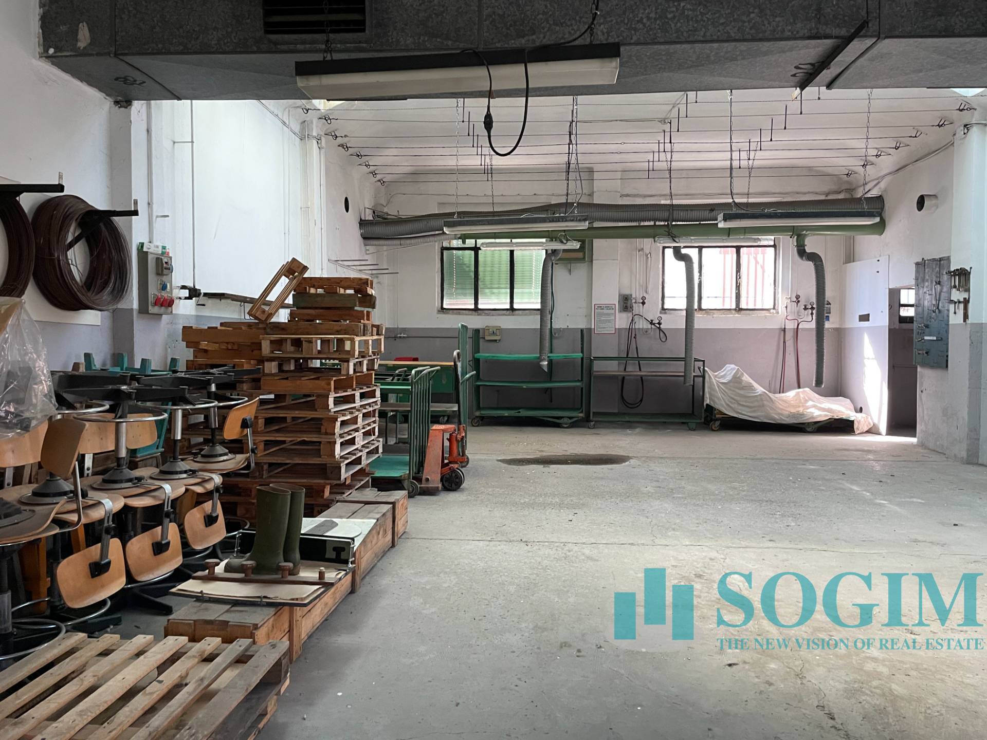 Immobile commerciale in affitto a Cornate d'Adda