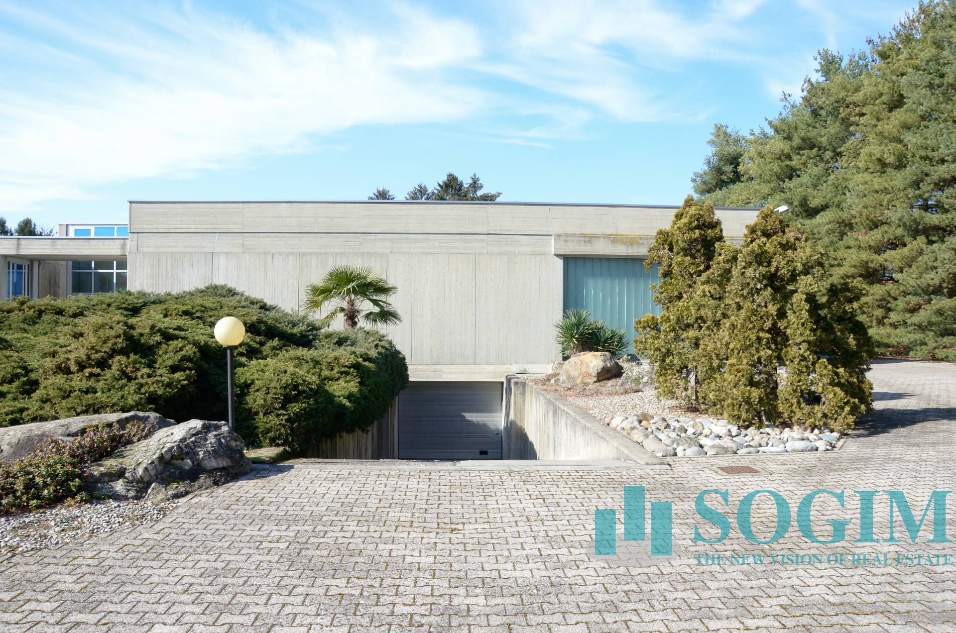 Capannone + Palazzina Uffici in vendita a Golasecca