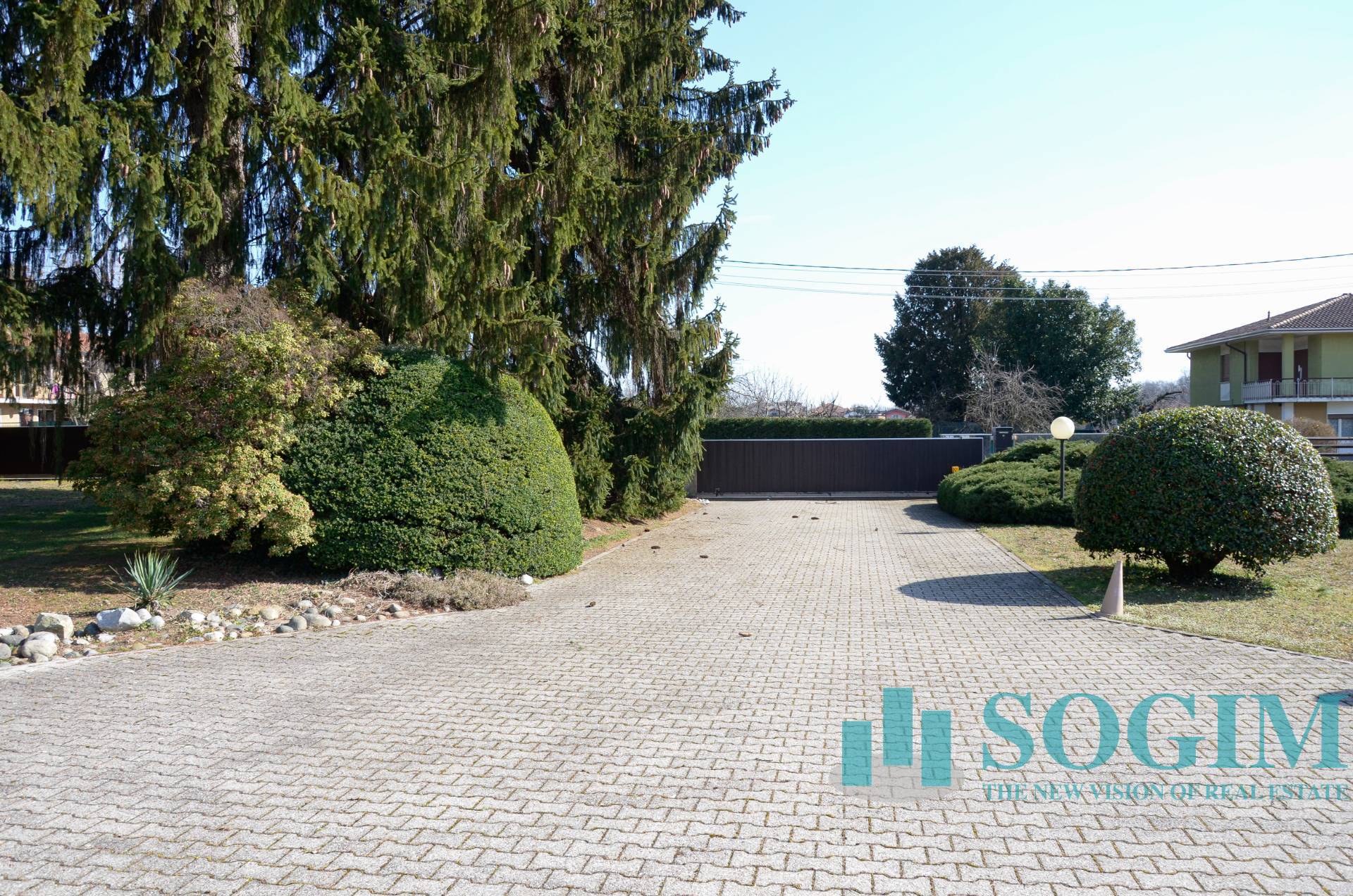 Capannone + Palazzina Uffici in vendita a Golasecca