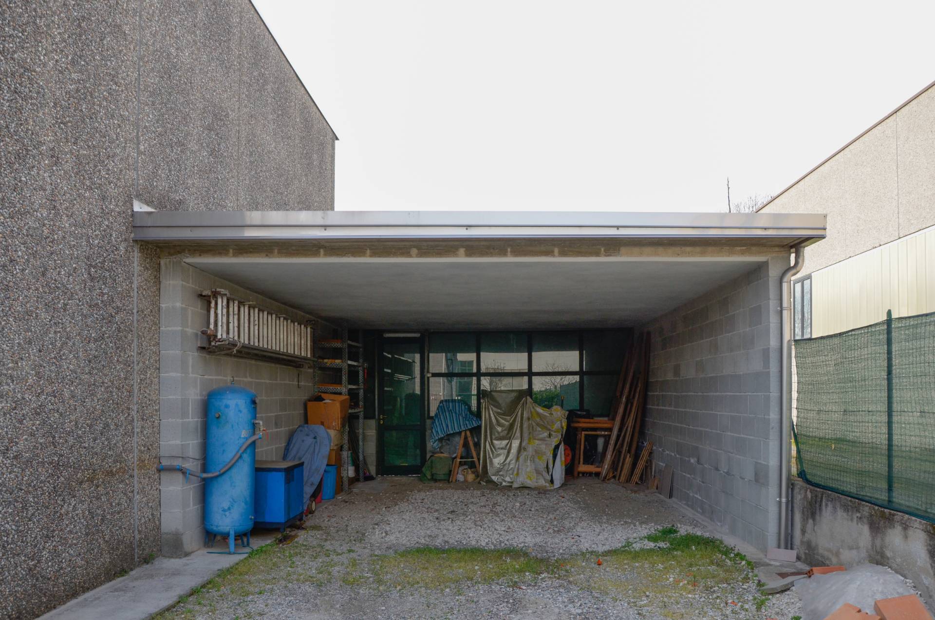 Capannone + Palazzina Uffici in vendita a Samarate