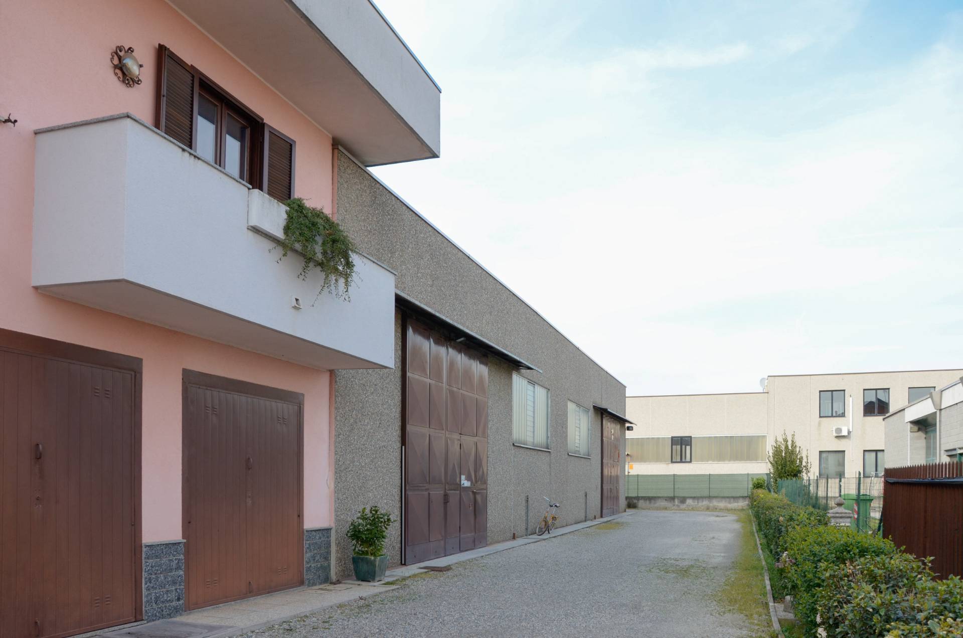 Capannone + Palazzina Uffici in vendita a Samarate