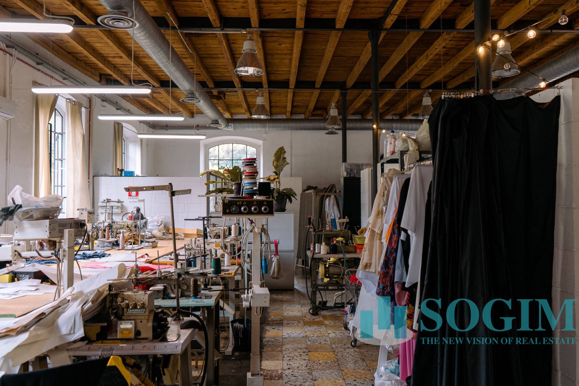 Capannone in vendita a Verano Brianza