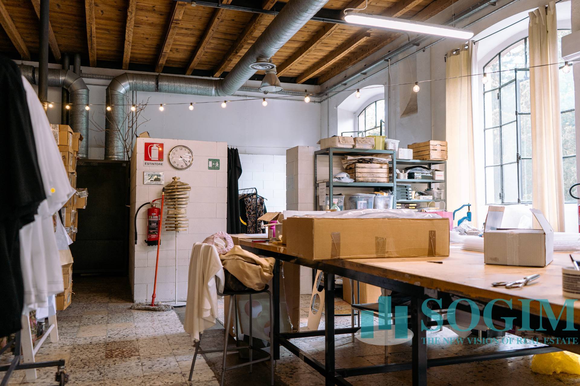 Capannone in vendita a Verano Brianza