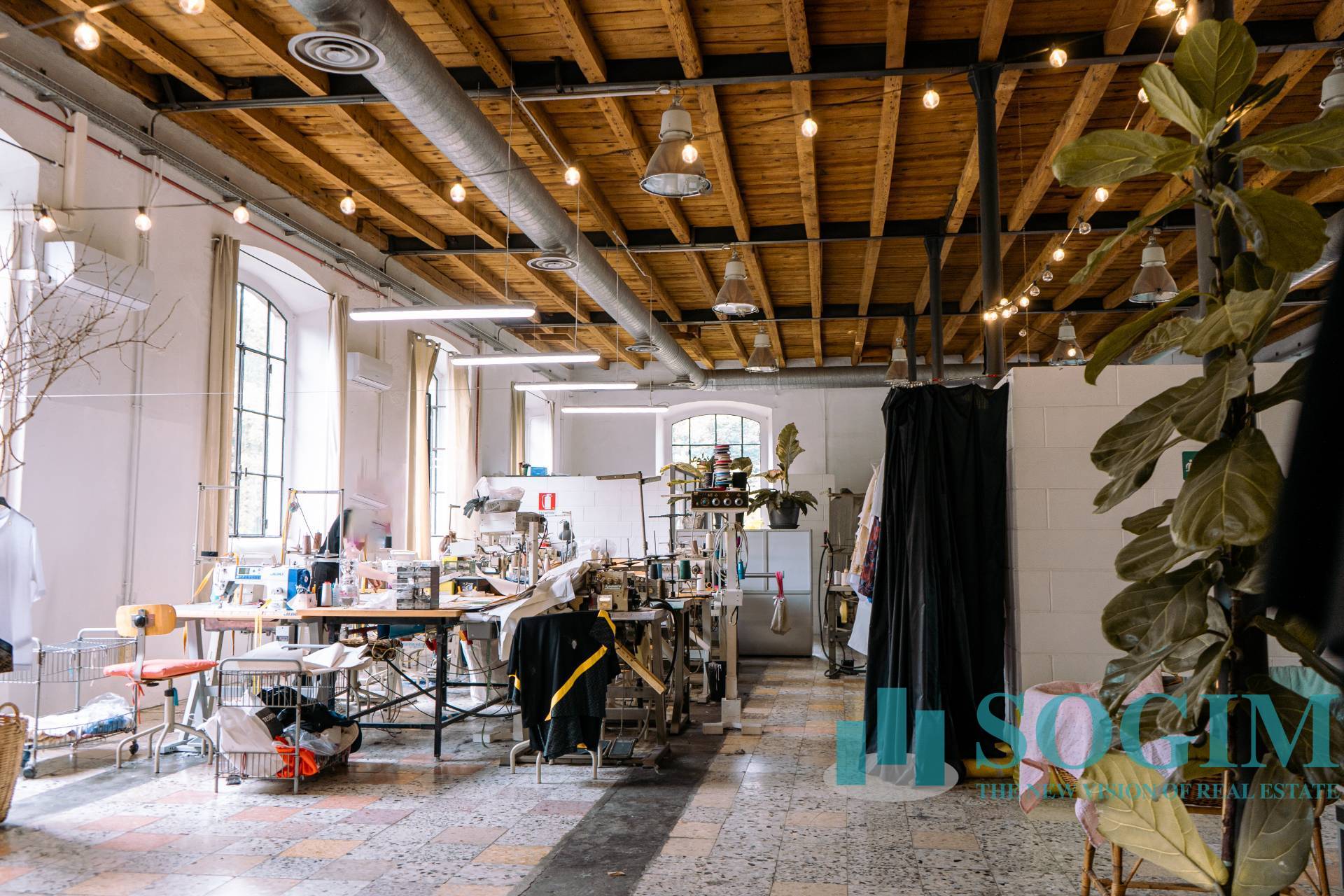 Capannone in vendita a Verano Brianza