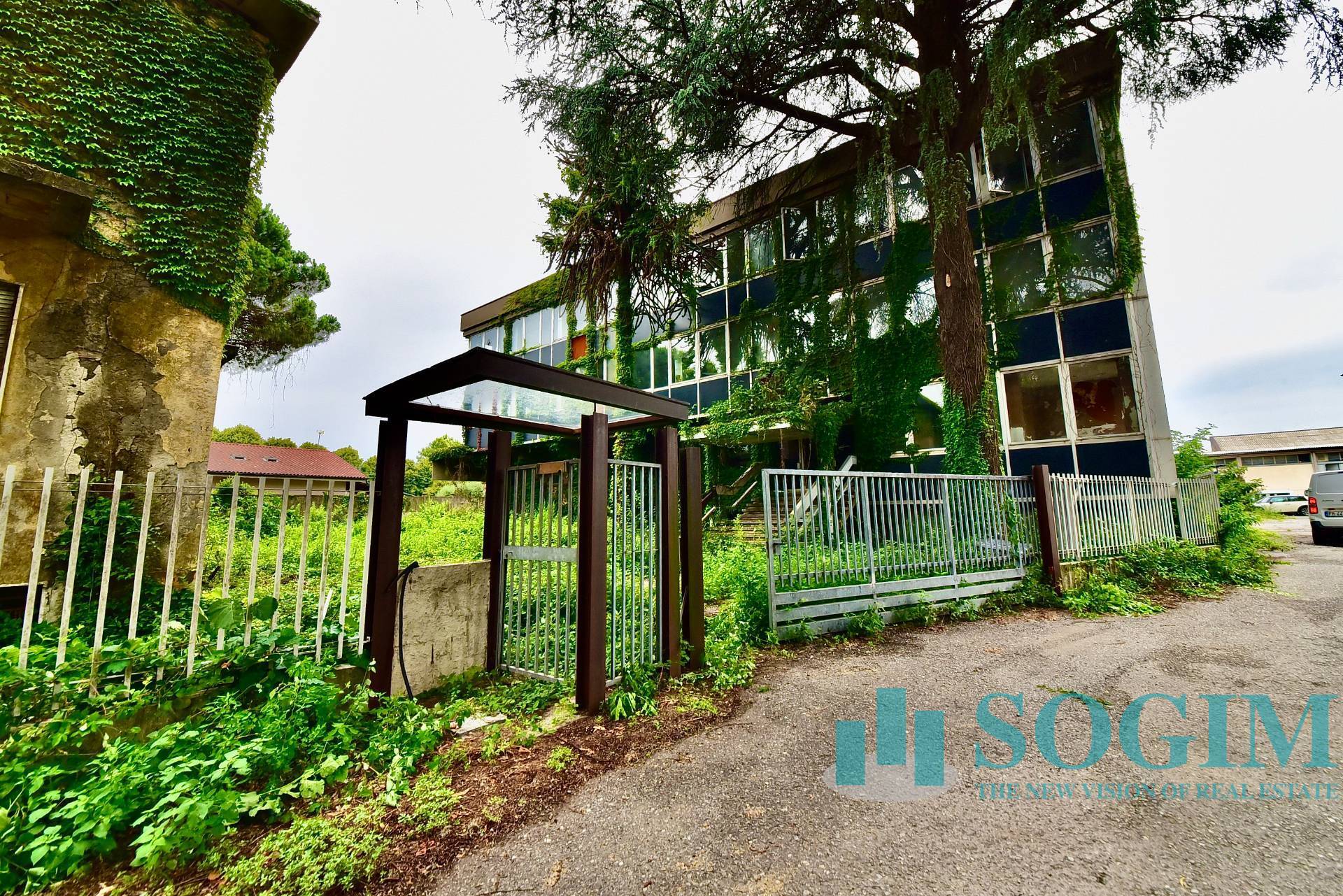 Stabile in vendita a Albiate