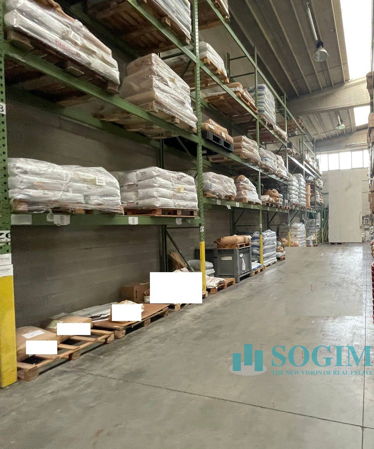 Capannone in vendita a Trezzo sull'Adda