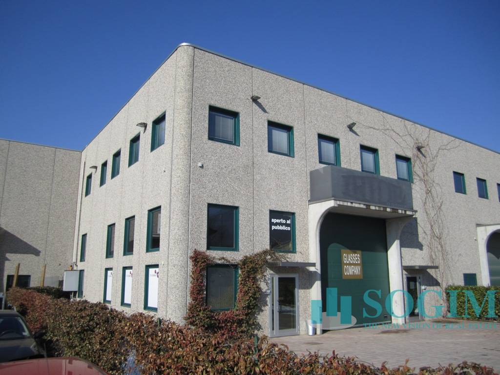 Capannone in vendita a Gavirate