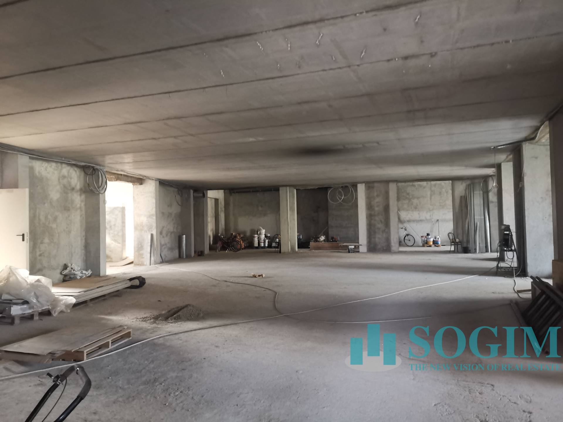 Immobile commerciale in affitto a Paderno Dugnano