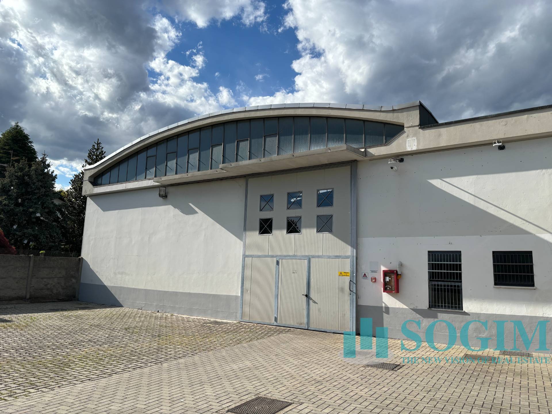 Capannone in vendita a Cardano al Campo