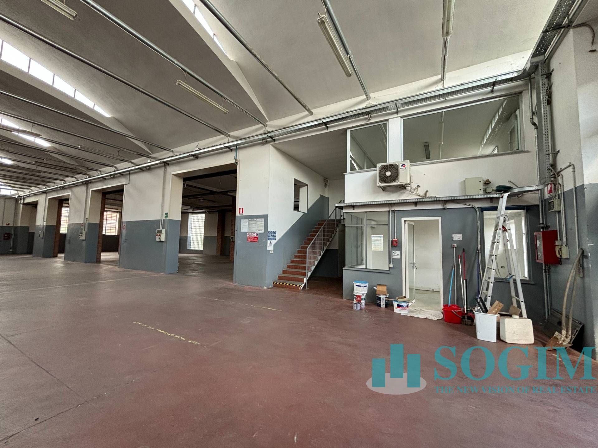 Capannone in vendita a Cardano al Campo