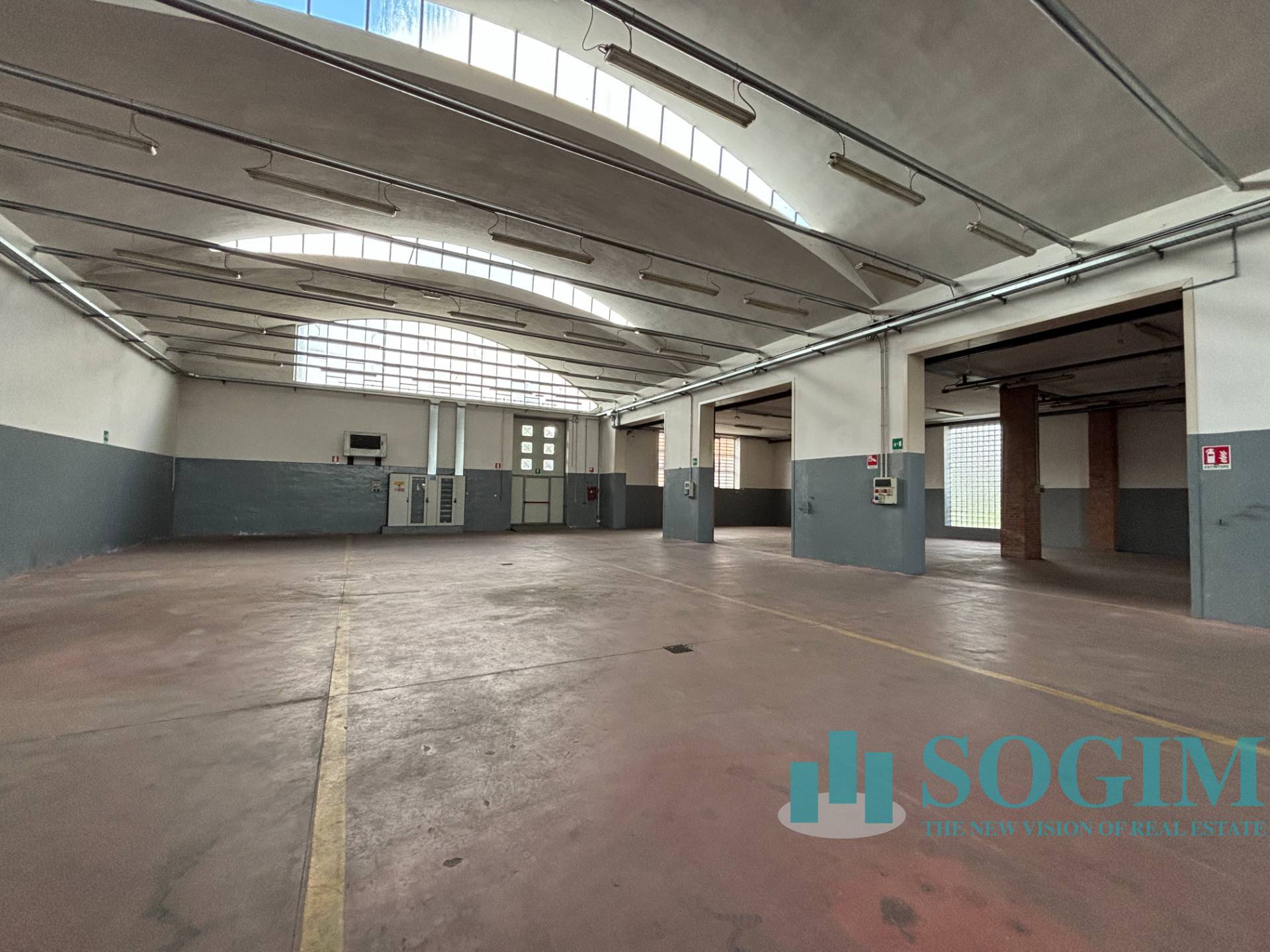 Capannone in vendita a Cardano al Campo