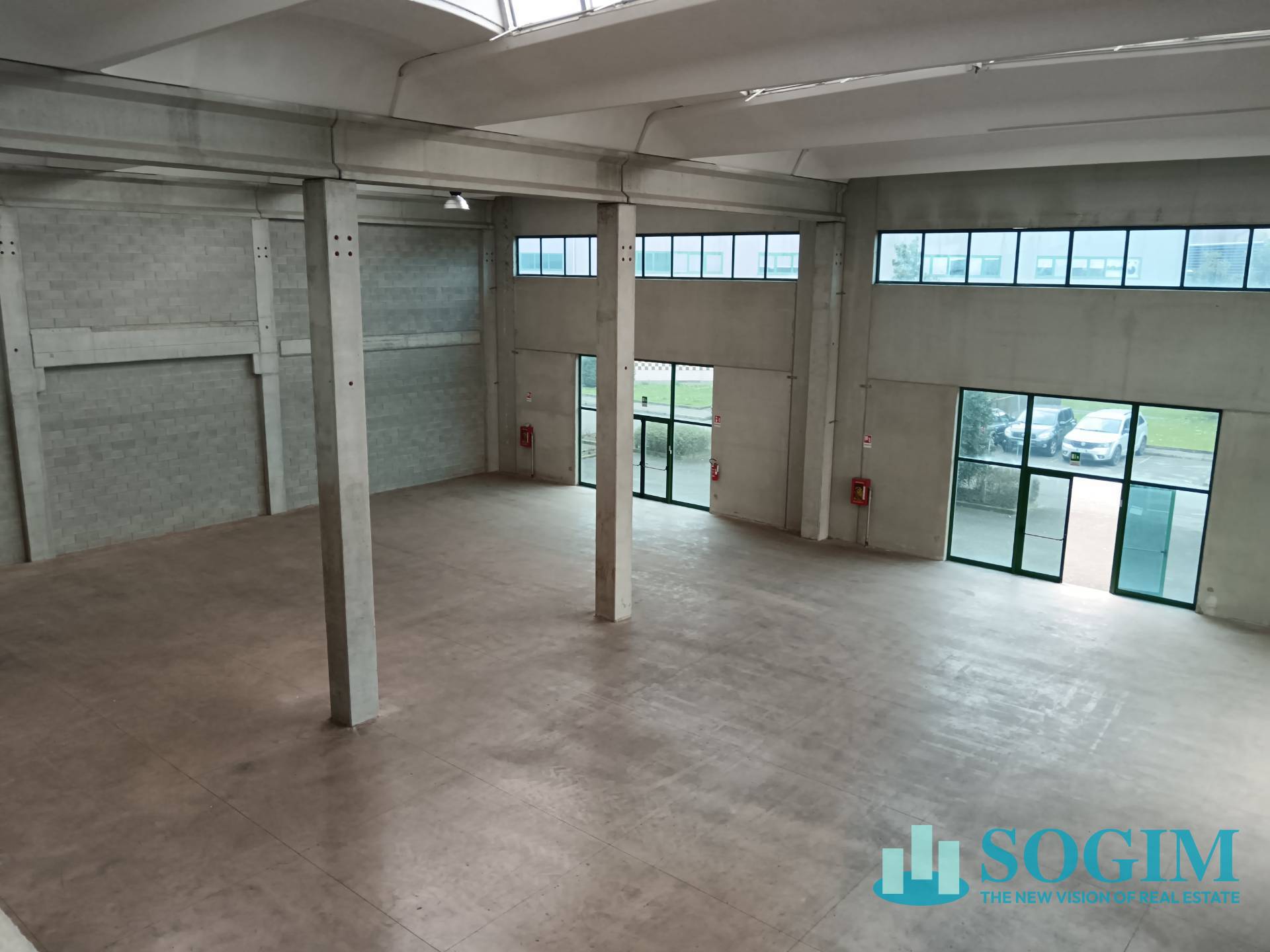 Capannone in affitto a Macherio