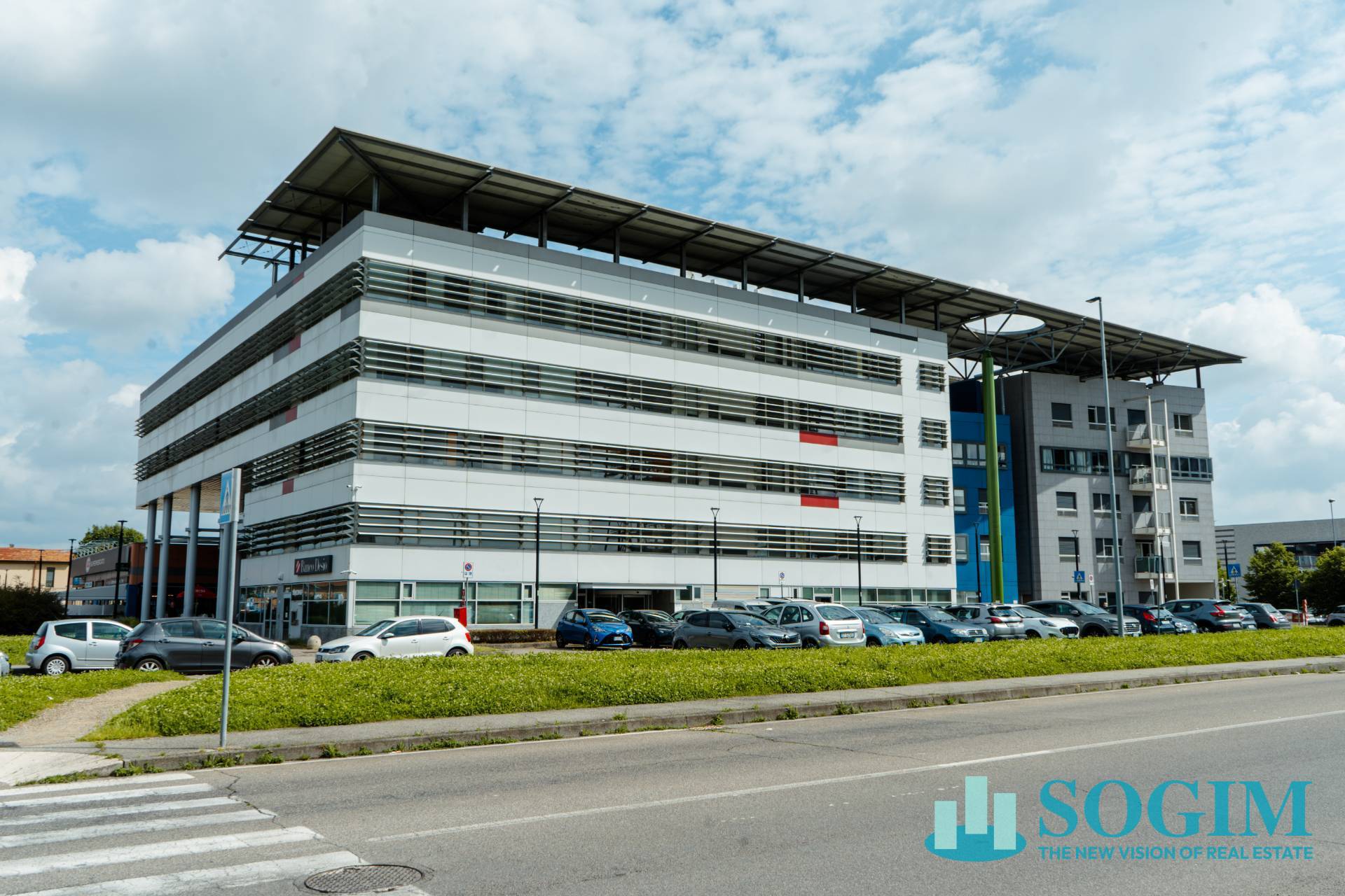 Immobile commerciale in vendita a Desio