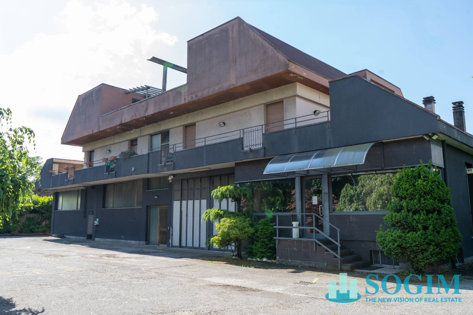 Capannone + Palazzina Uffici in vendita a Seregno