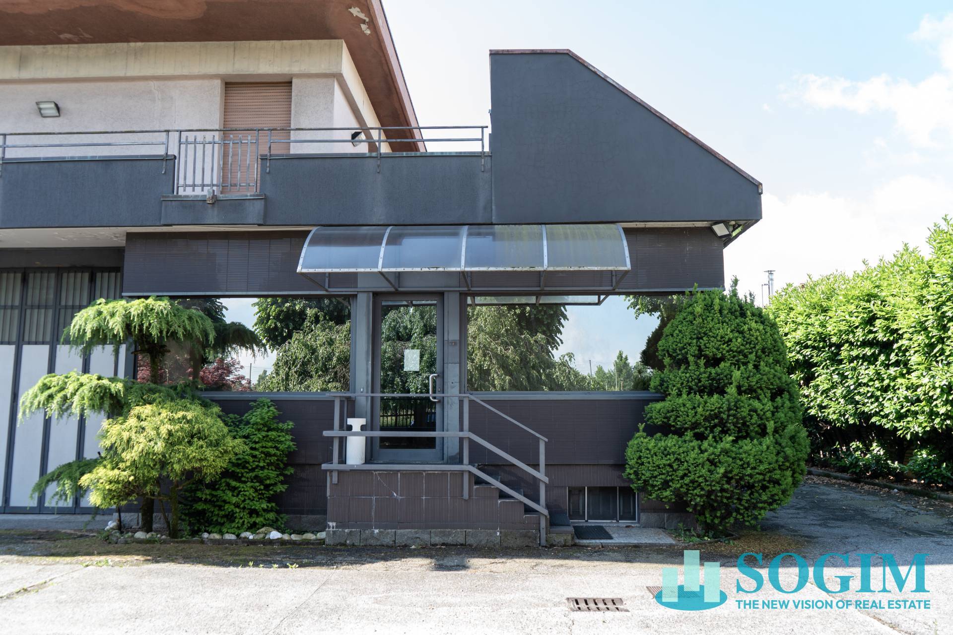 Capannone + Palazzina Uffici in vendita a Seregno