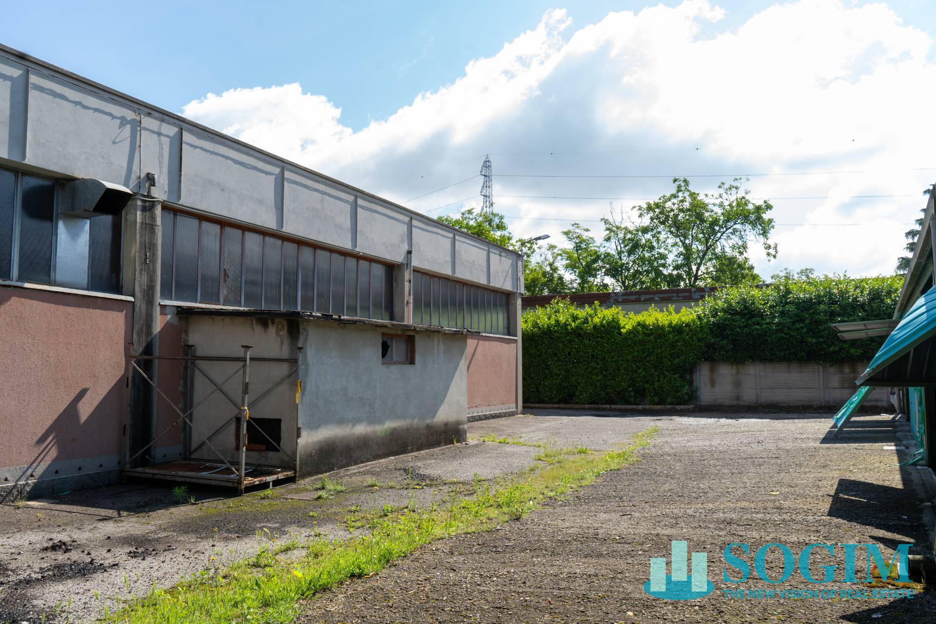 Capannone + Palazzina Uffici in vendita a Seregno