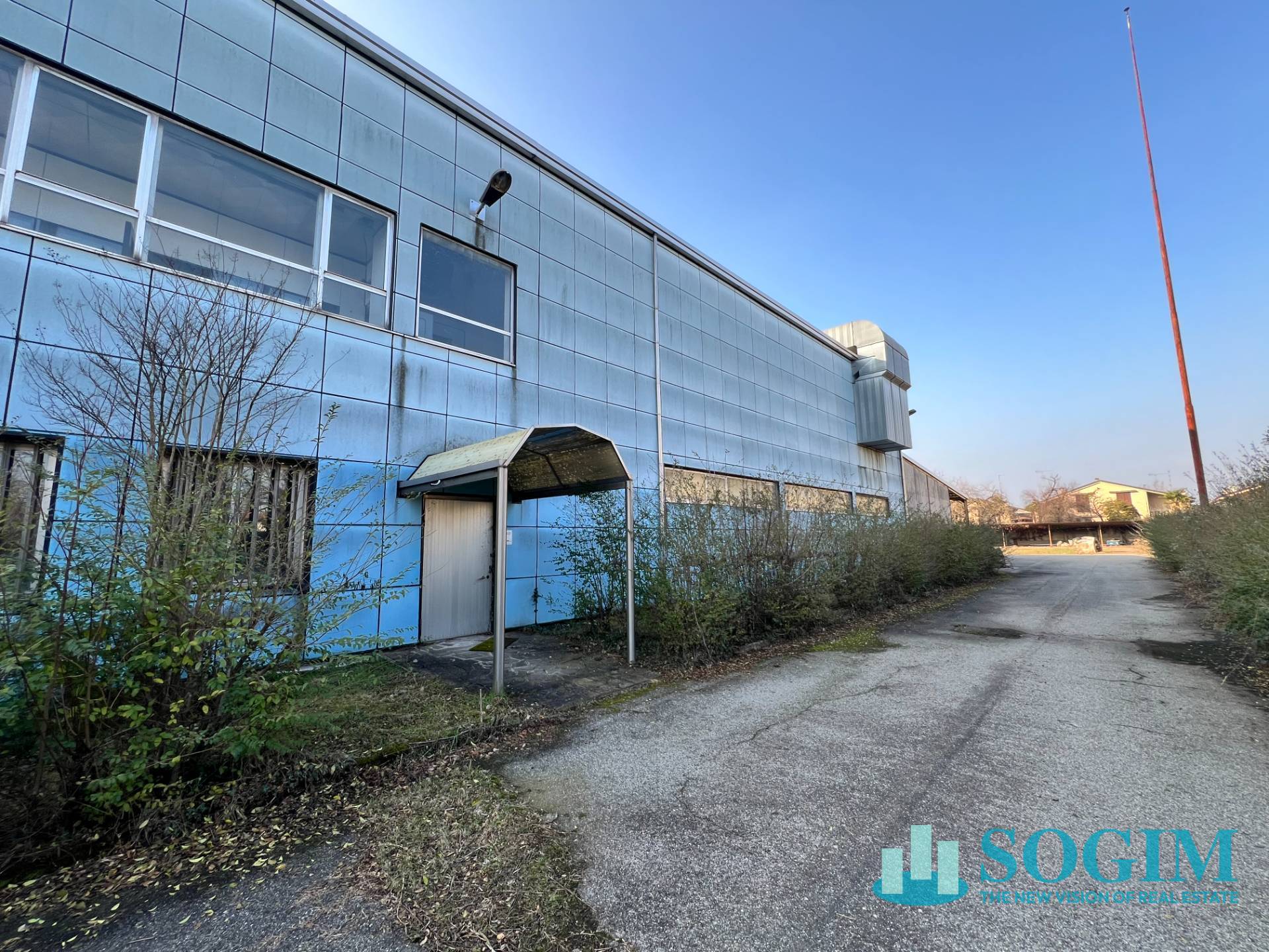 Capannone + Palazzina Uffici in vendita a Inveruno