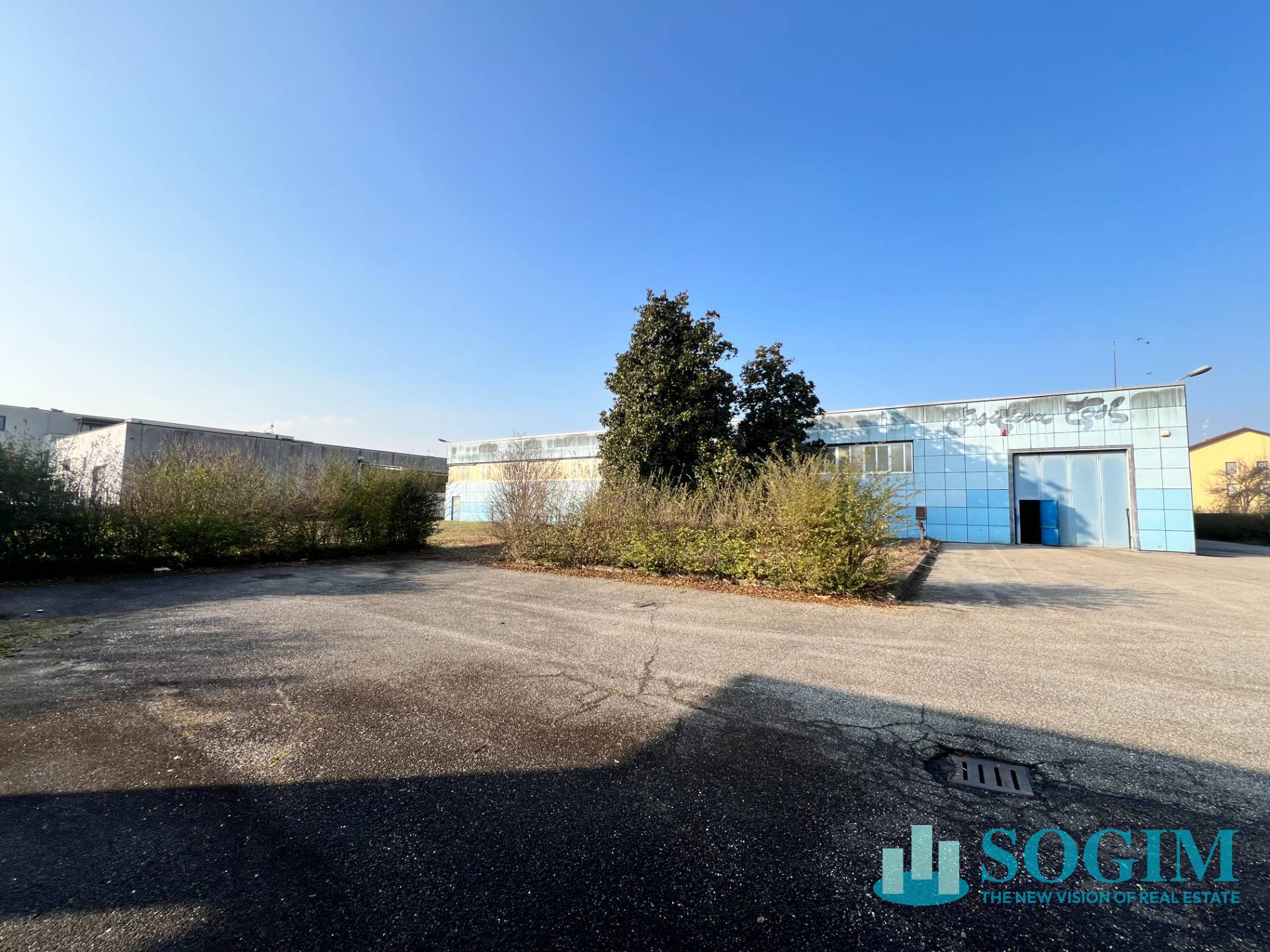 Capannone + Palazzina Uffici in vendita a Inveruno