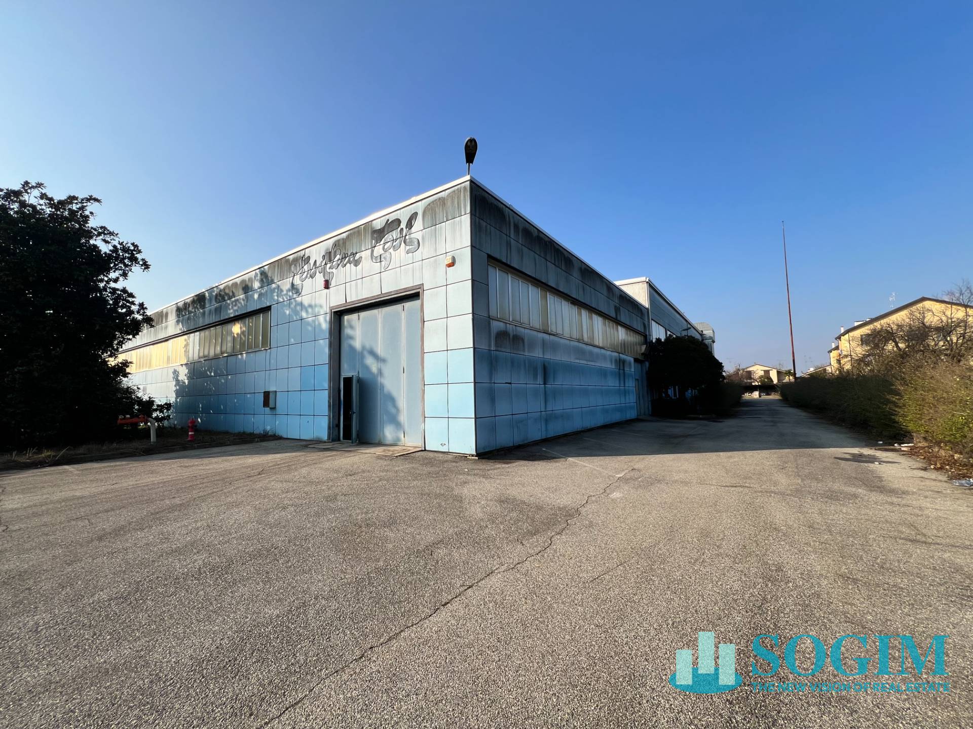 Capannone + Palazzina Uffici in vendita a Inveruno