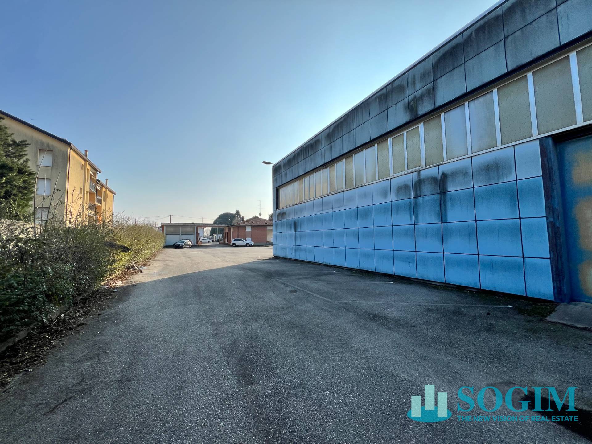 Capannone + Palazzina Uffici in vendita a Inveruno