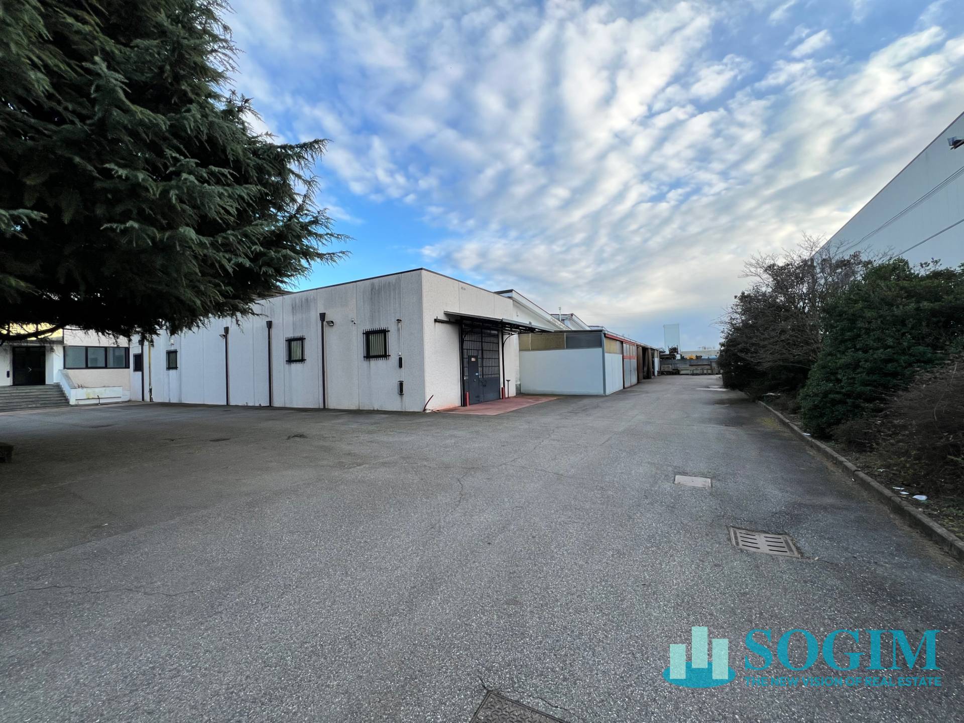 Capannone + Palazzina Uffici in vendita a Marnate