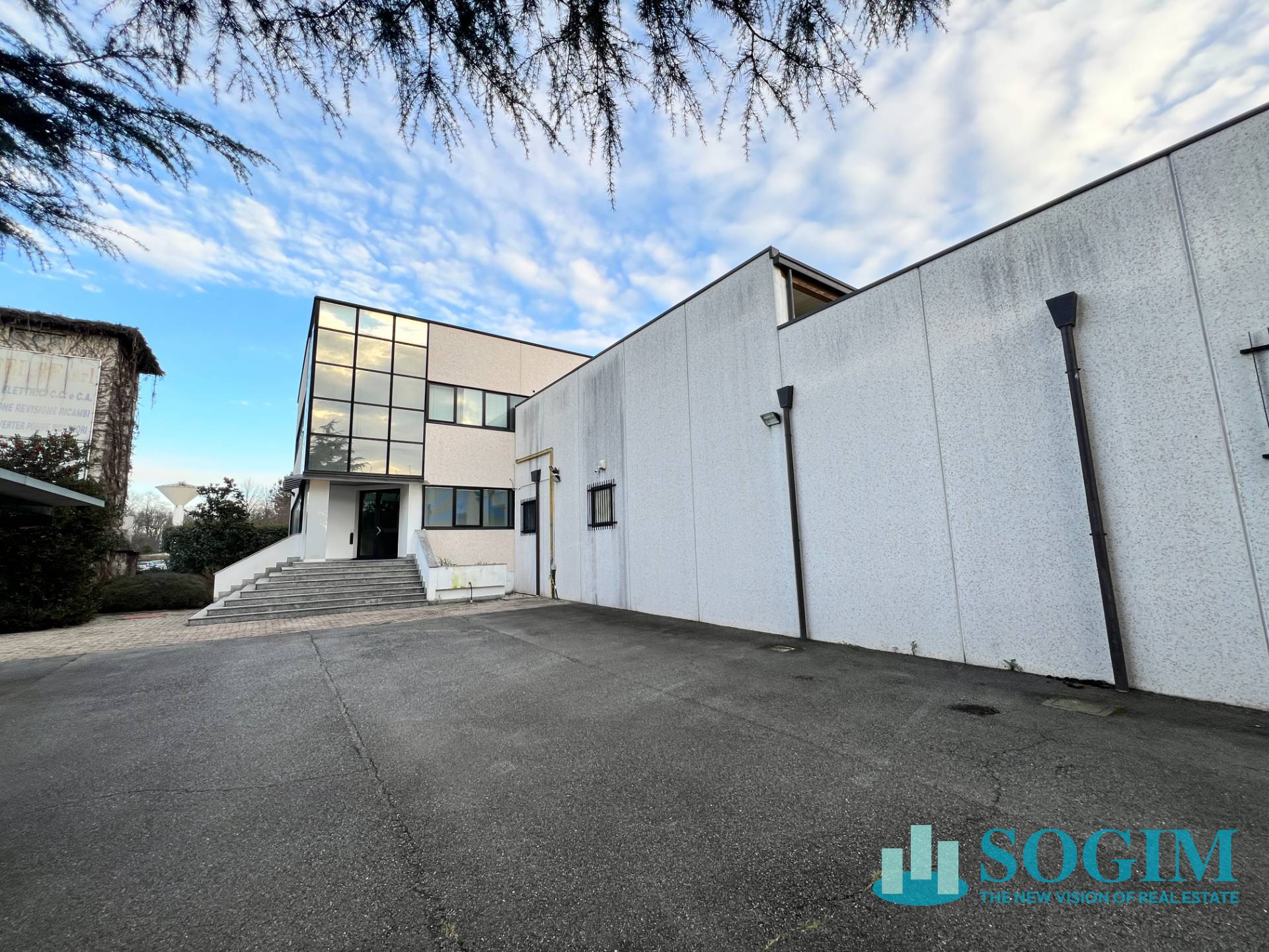 Capannone + Palazzina Uffici in vendita a Marnate