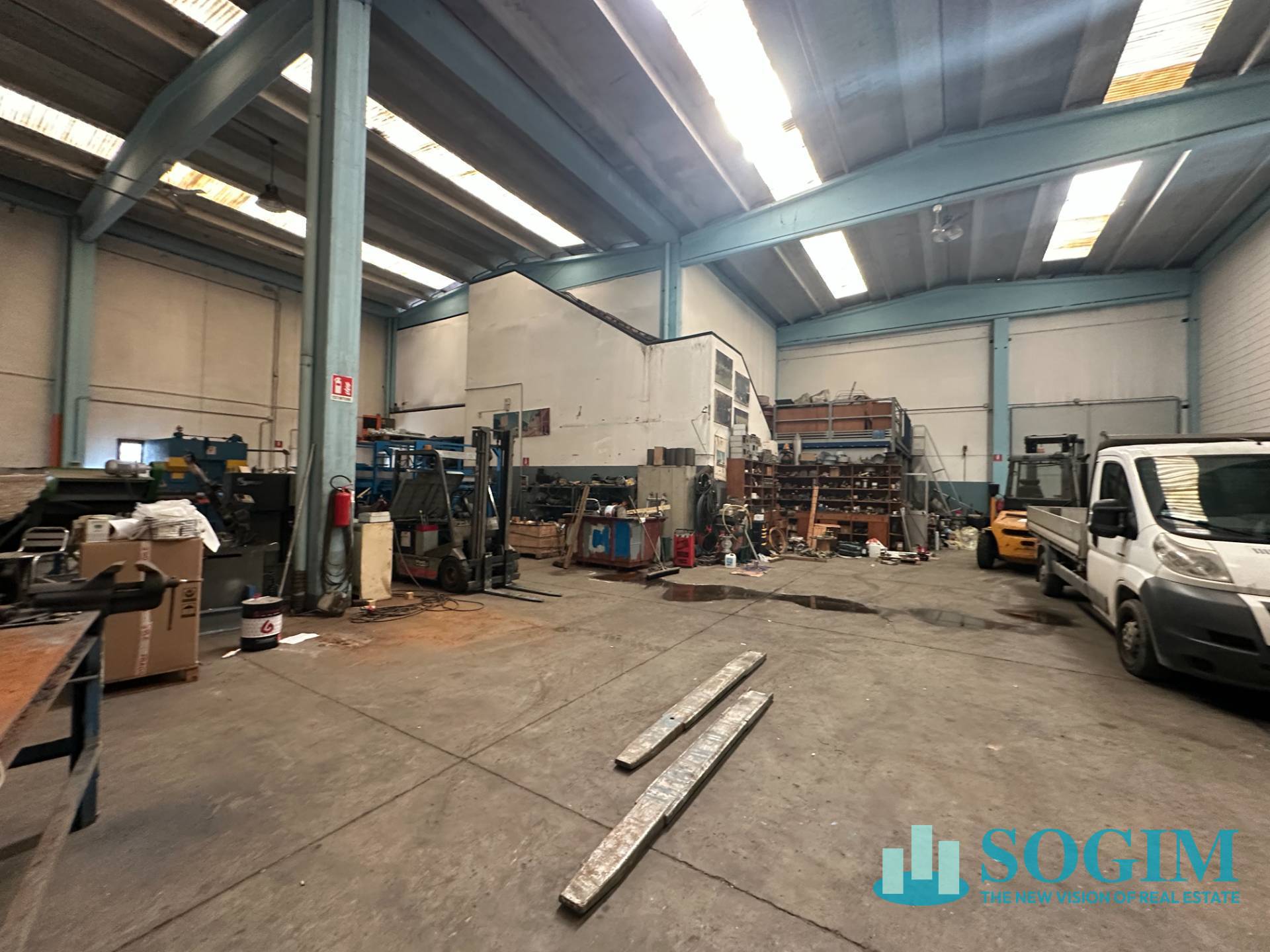 Capannone in vendita a Sovico