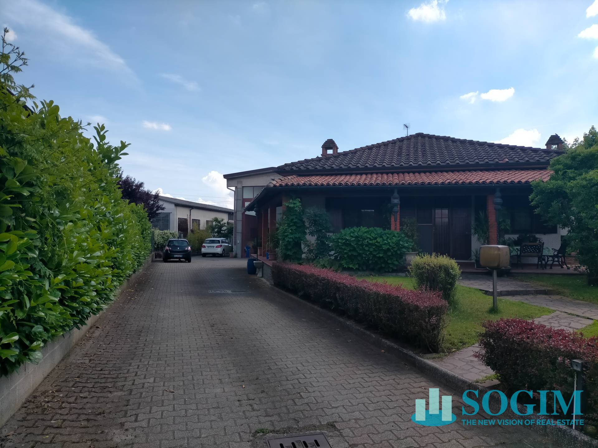 Capannone in vendita a Vellezzo Bellini, Giovenzano