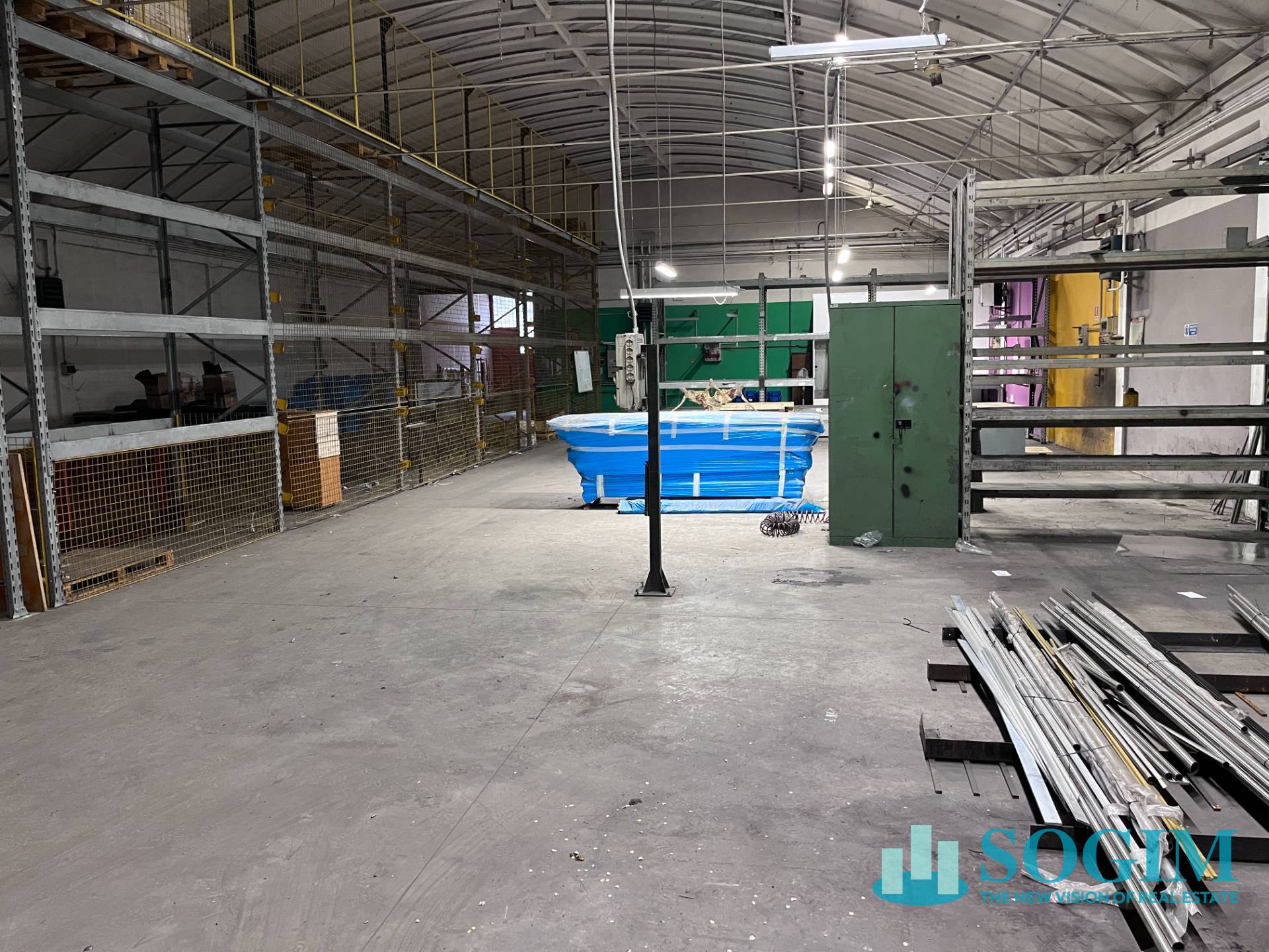 Capannone + Palazzina Uffici in affitto a Milano, Bisceglie