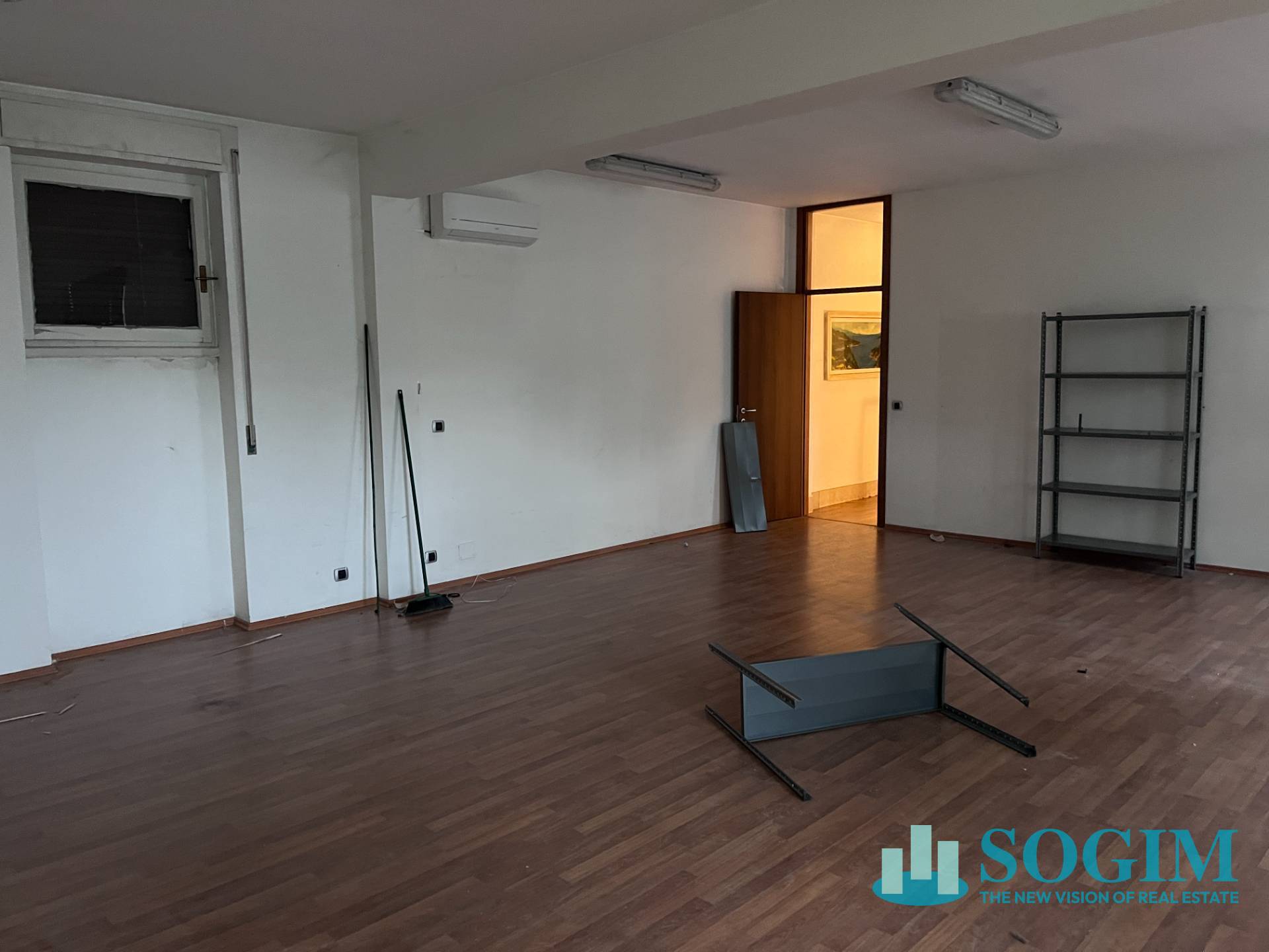 Capannone + Palazzina Uffici in affitto a Milano, Bisceglie