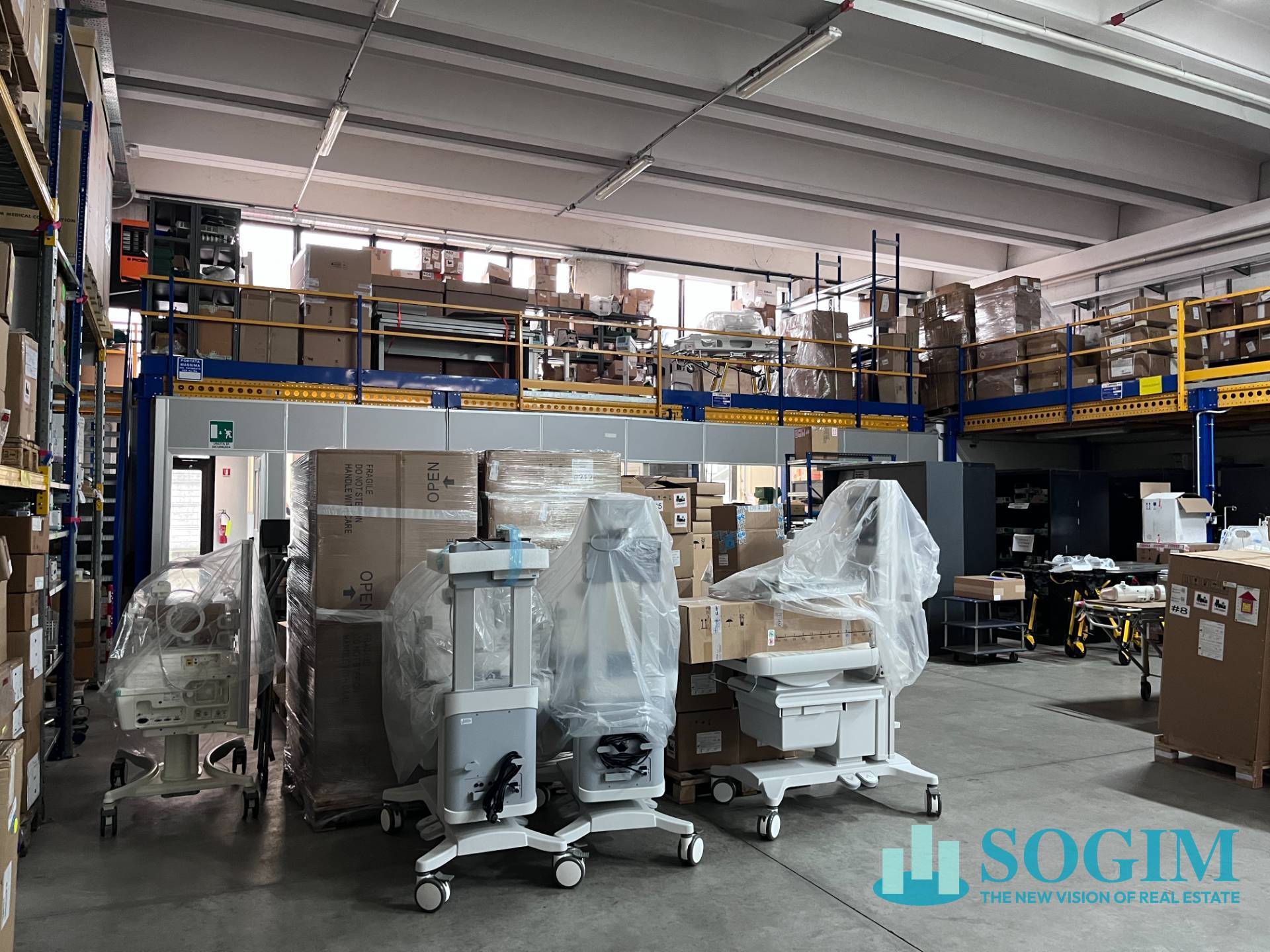 Capannone + Palazzina Uffici in vendita a Assago