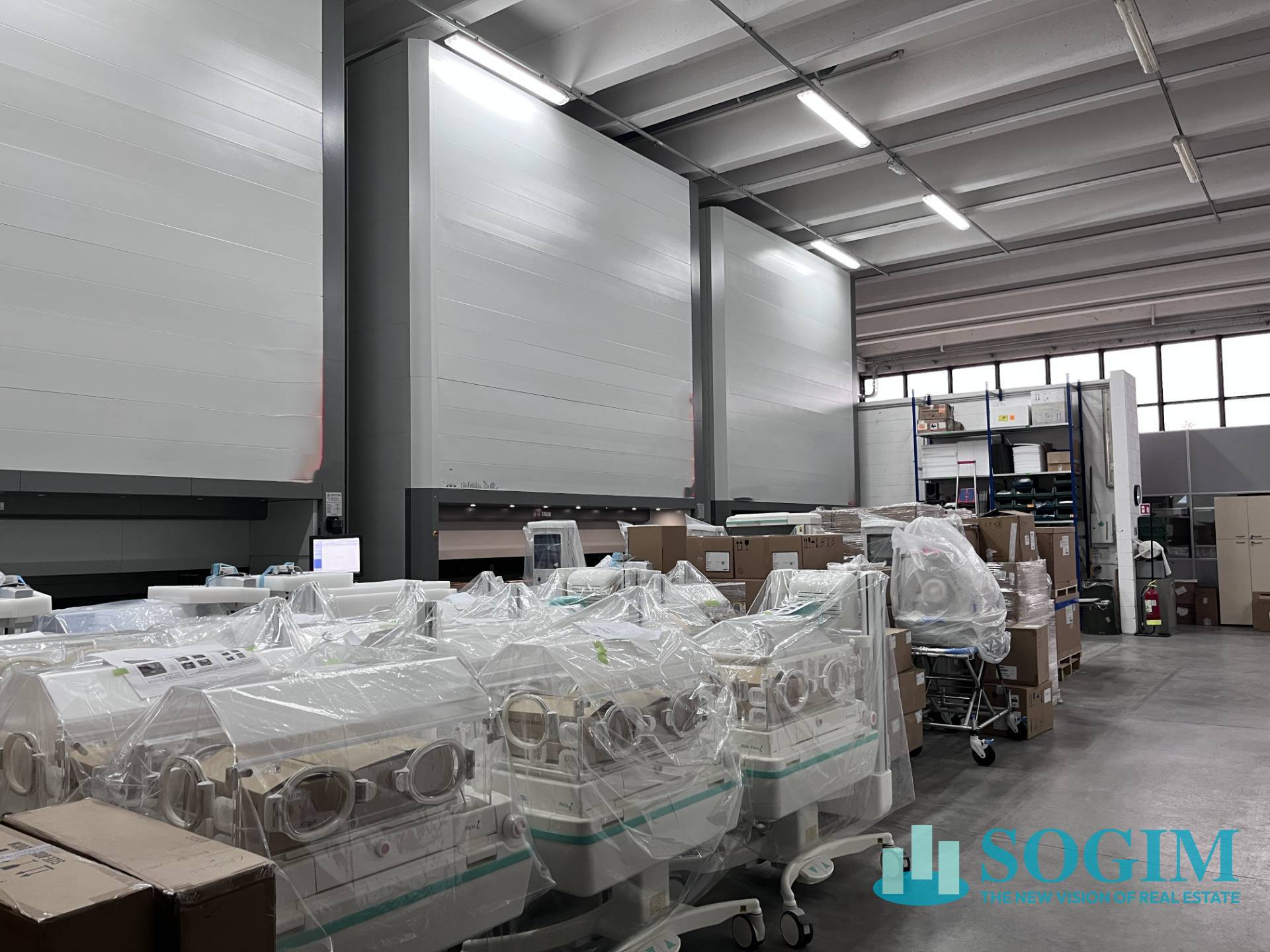 Capannone + Palazzina Uffici in vendita a Assago