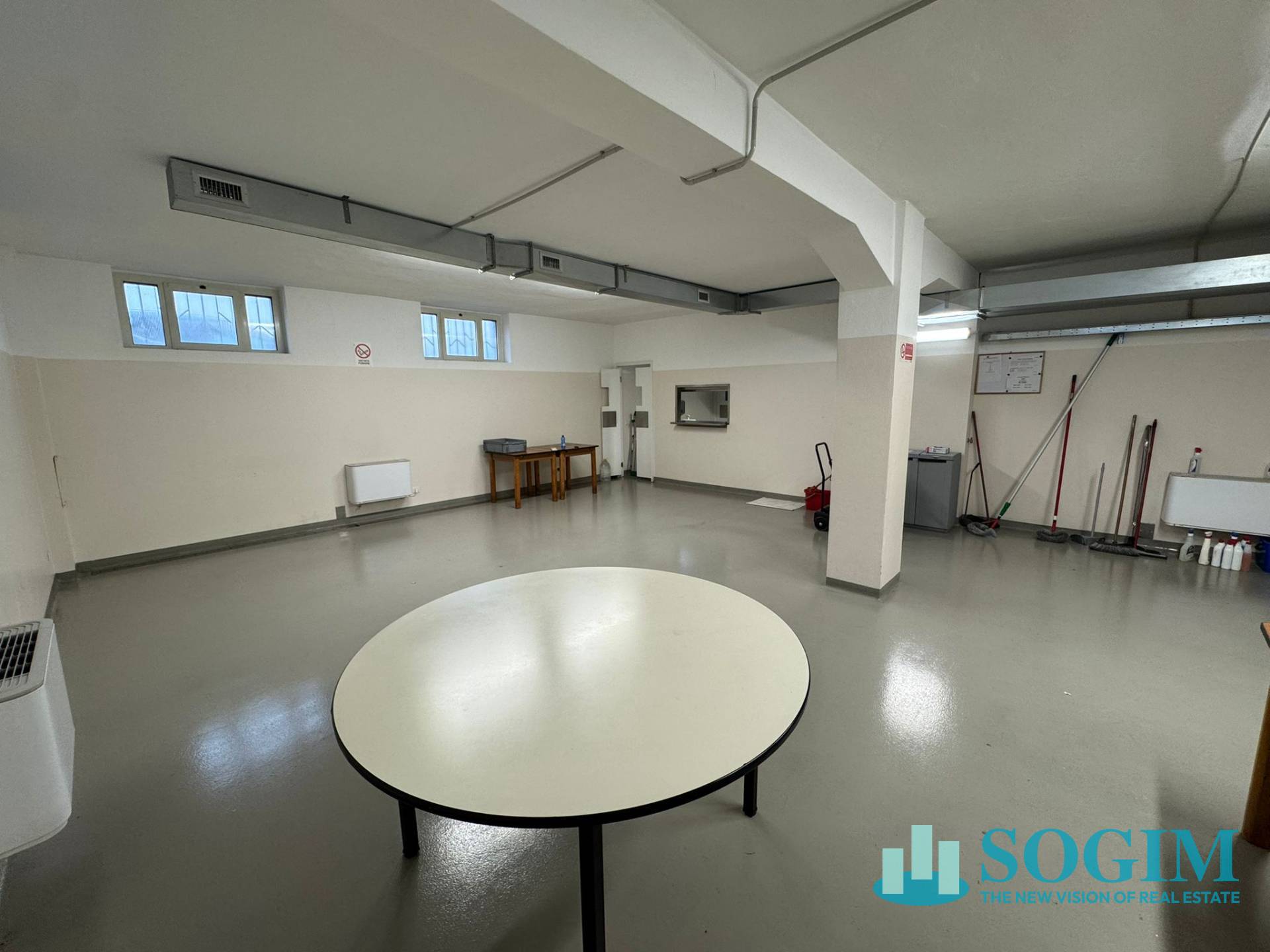 Capannone in vendita a Opera