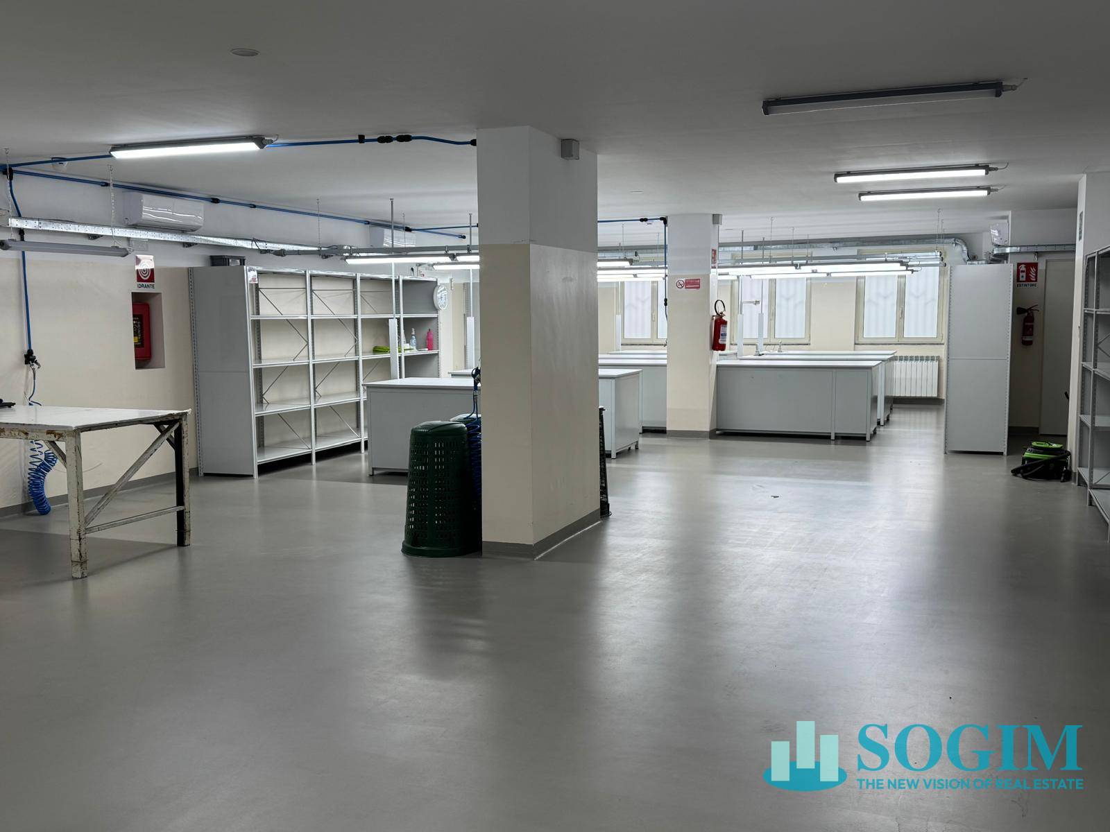 Capannone in vendita a Opera