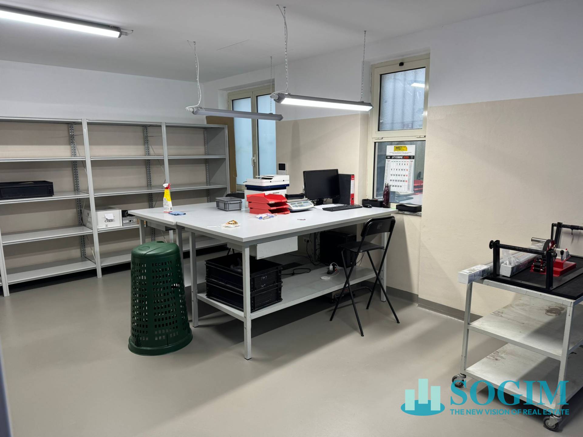 Capannone in vendita a Opera