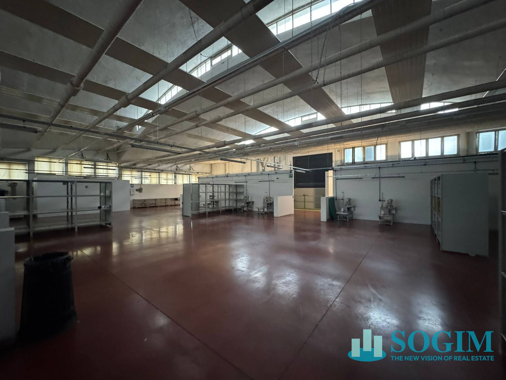 Capannone in vendita a Opera