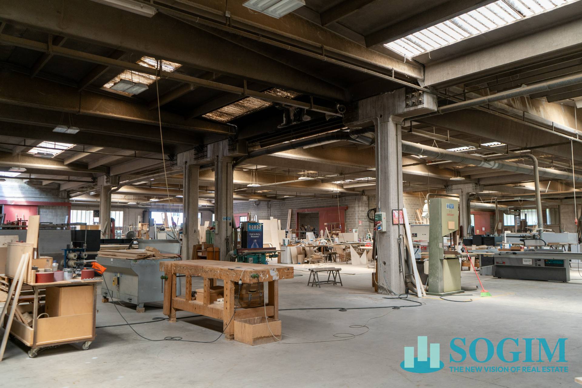 Capannone + Palazzina Uffici in affitto a Carugate