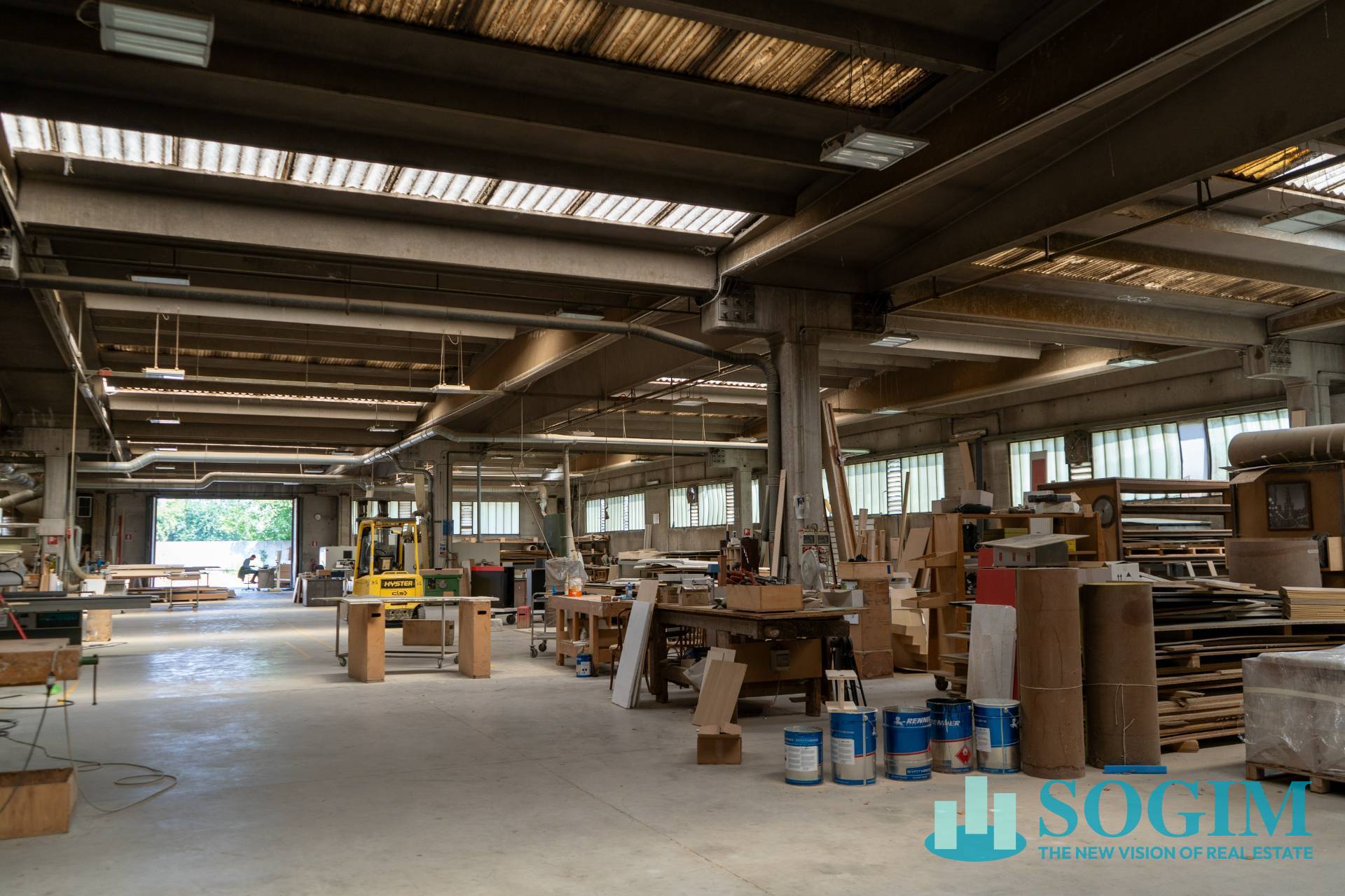 Capannone + Palazzina Uffici in affitto a Carugate