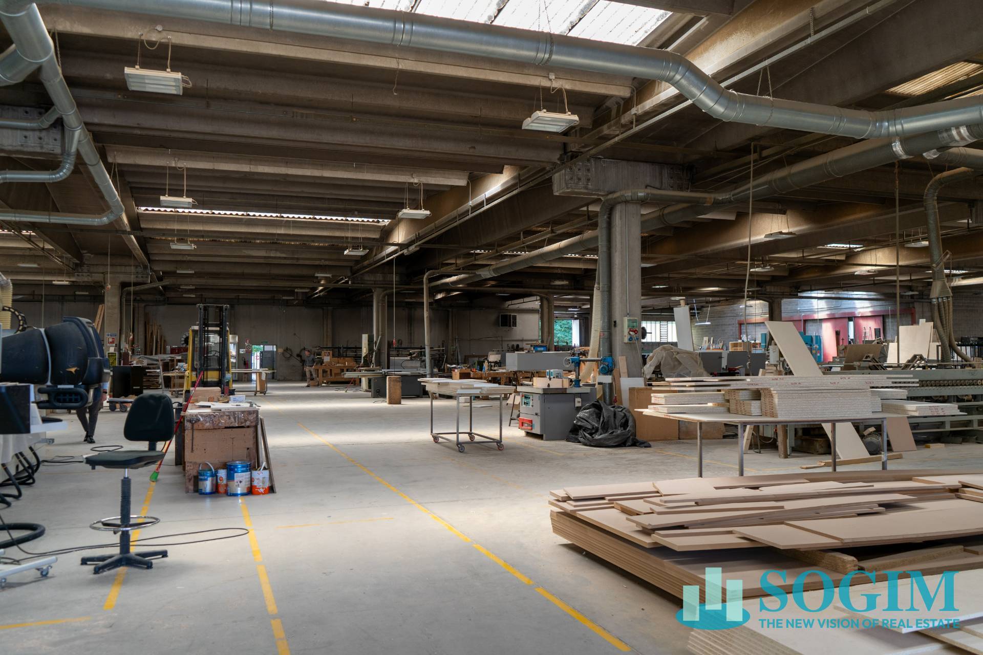 Capannone + Palazzina Uffici in affitto a Carugate