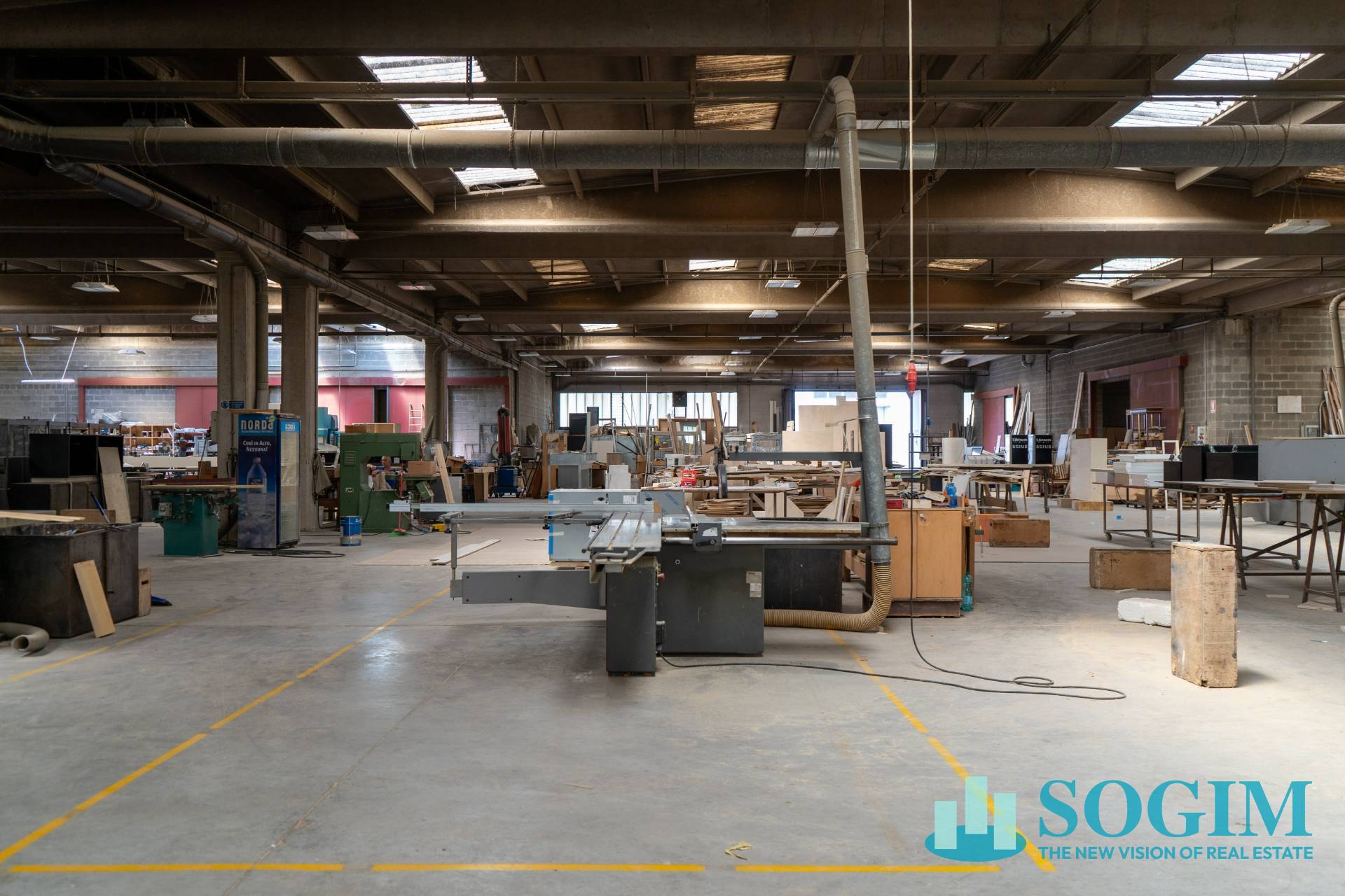 Capannone + Palazzina Uffici in affitto a Carugate