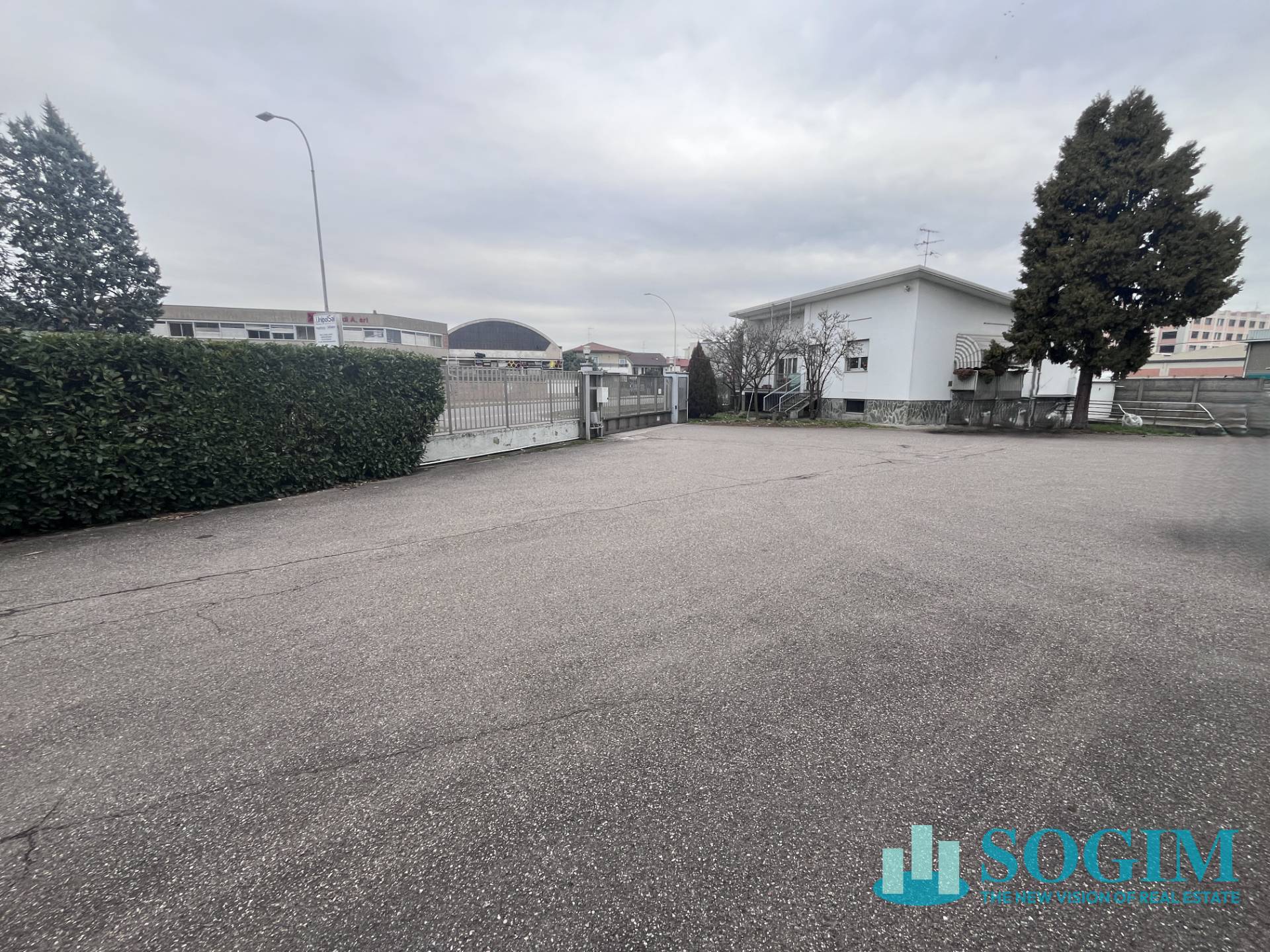 Capannone + Palazzina Uffici in affitto a Abbiategrasso