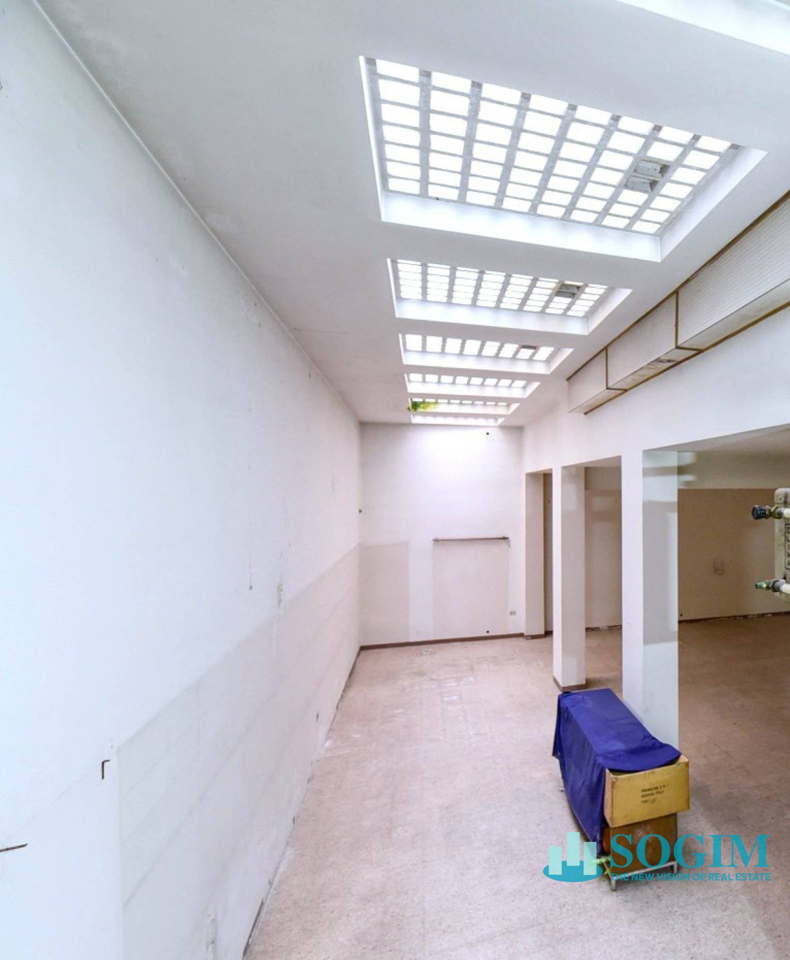 Immobile commerciale in vendita a Lazzate