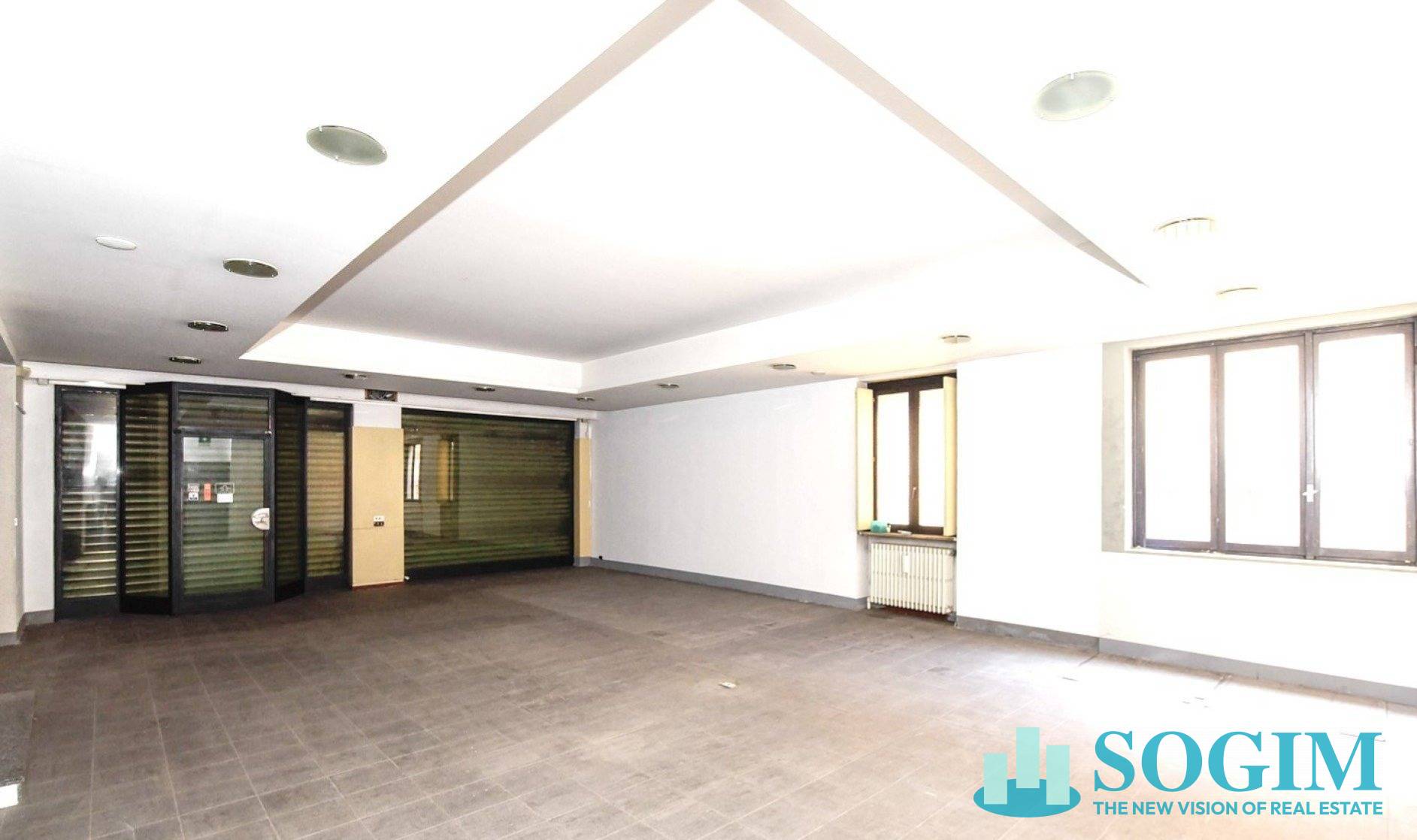 Immobile commerciale in vendita a Lazzate