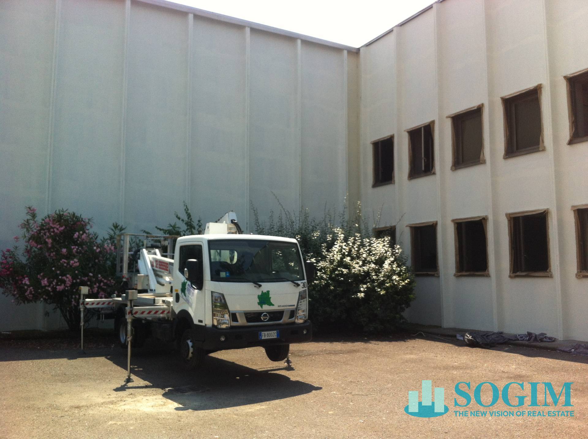 Capannone in vendita a Baranzate