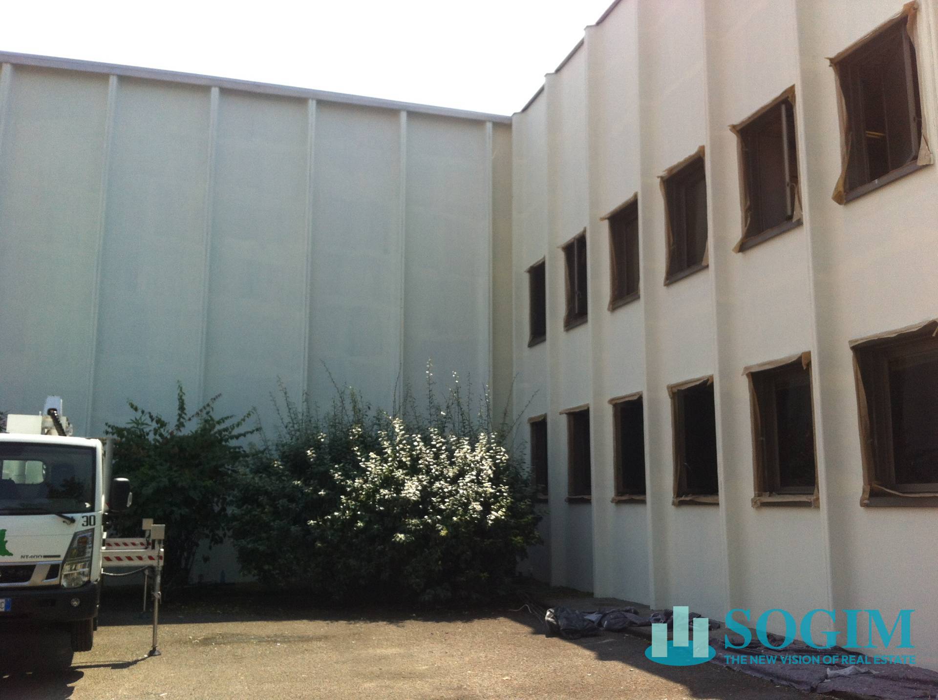 Capannone in vendita a Baranzate