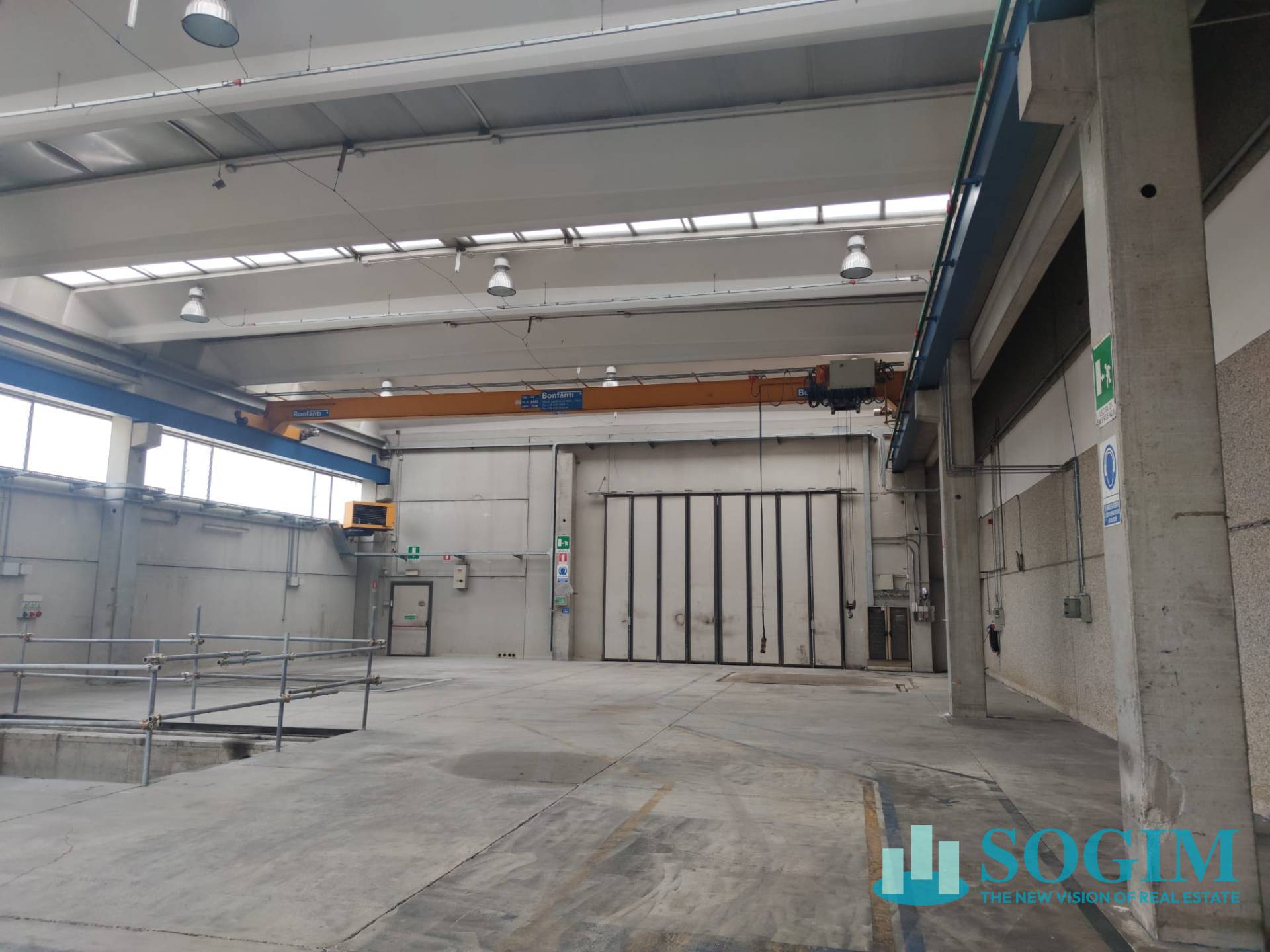 Capannone in vendita a Carvico