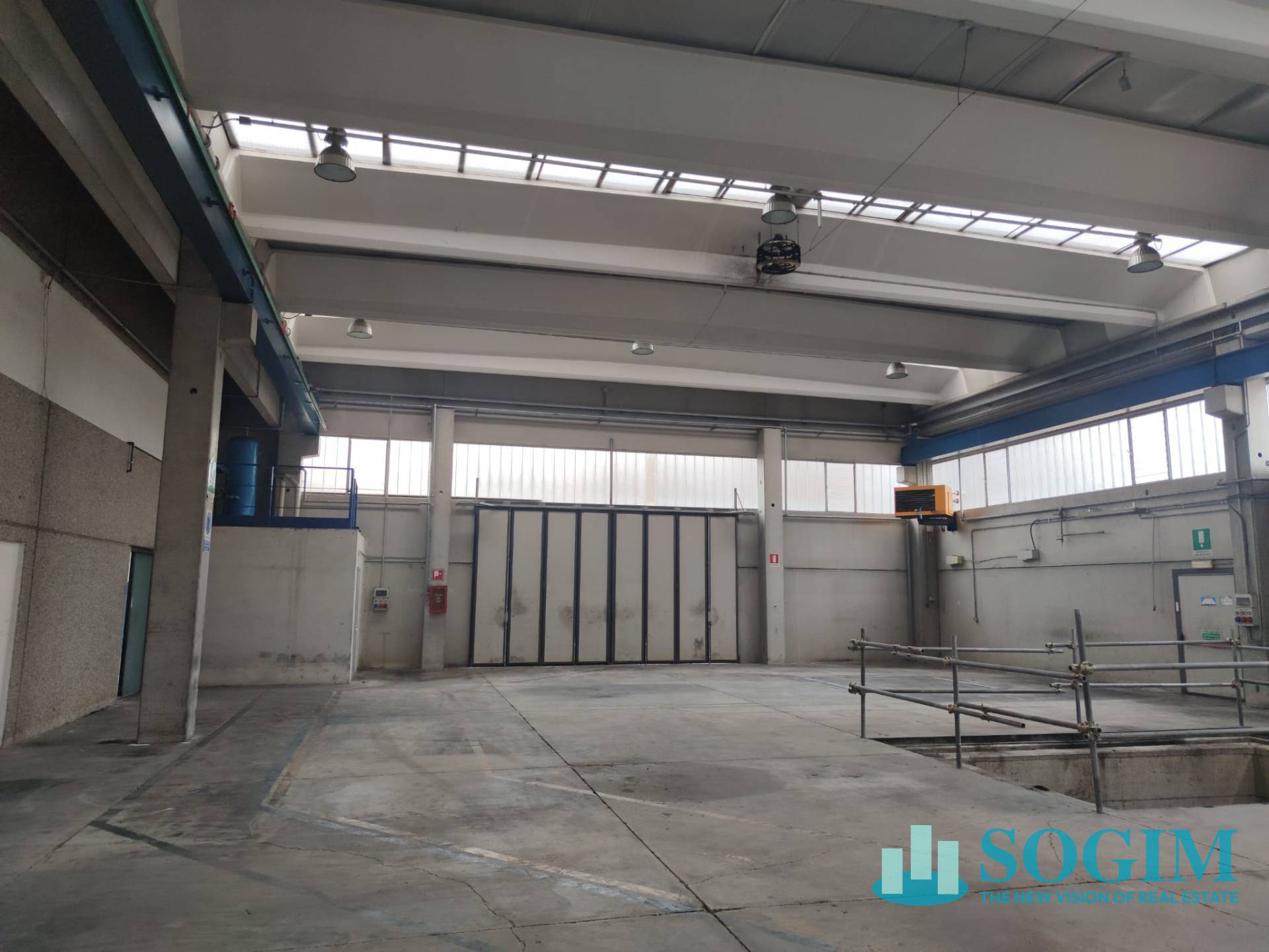 Capannone in vendita a Carvico