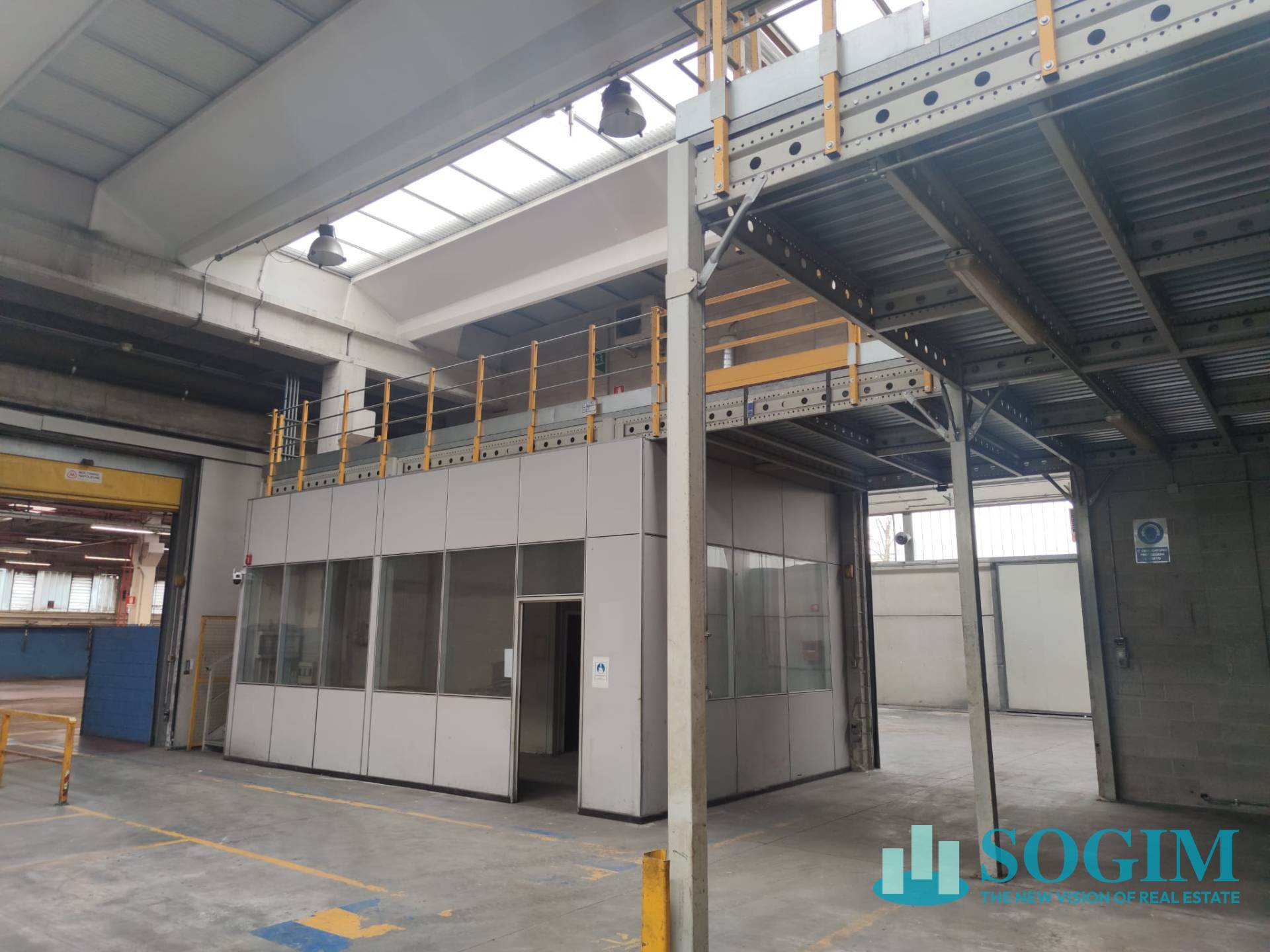 Capannone in vendita a Carvico