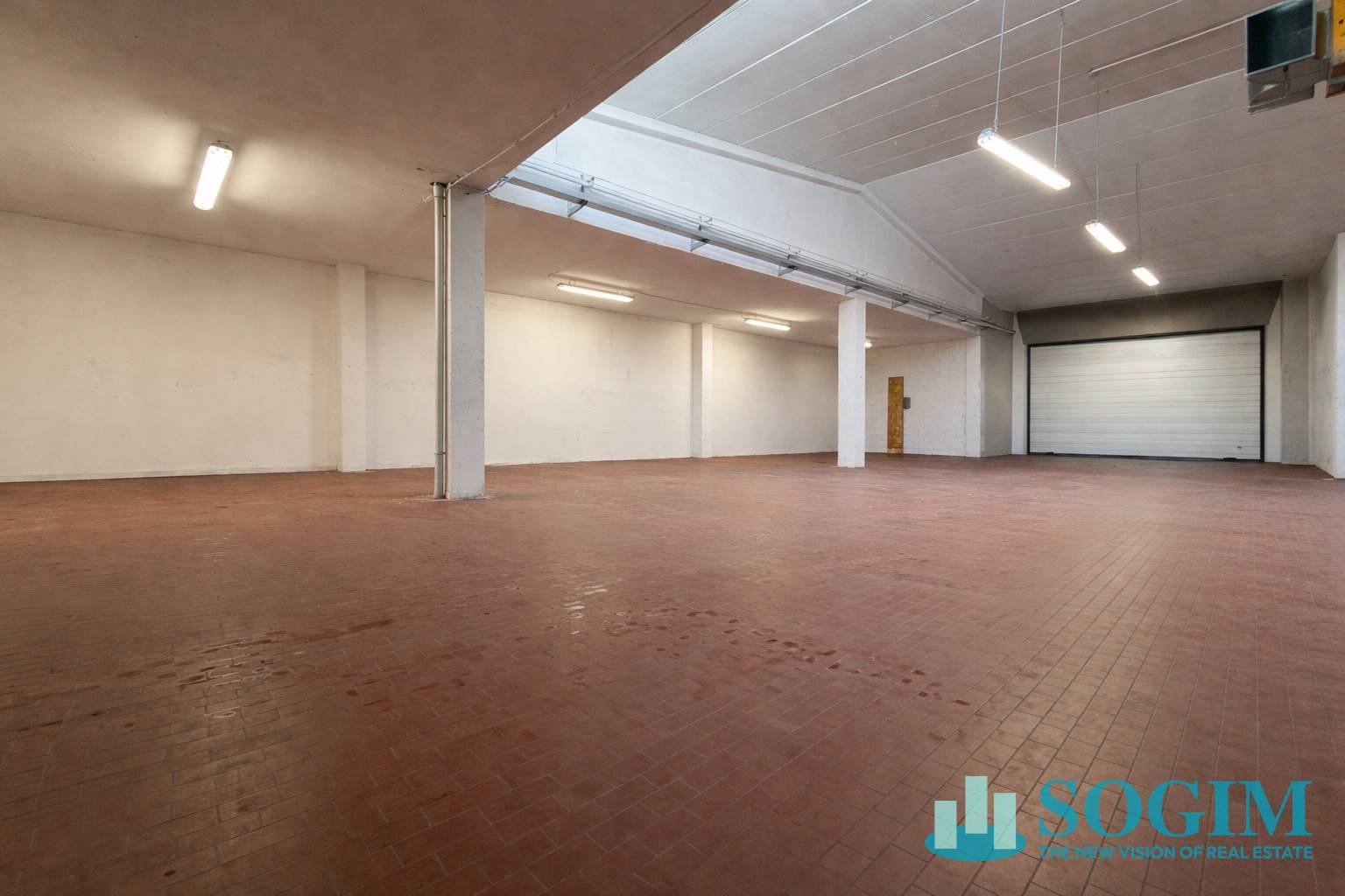 Capannone in vendita a Muggi