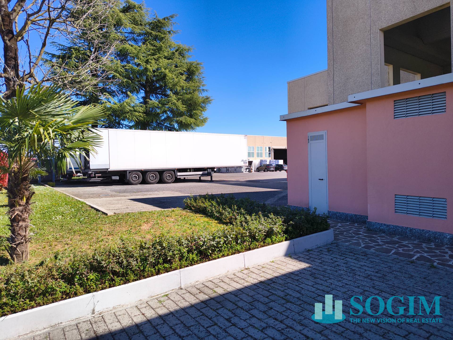 Capannone in vendita a Casatenovo